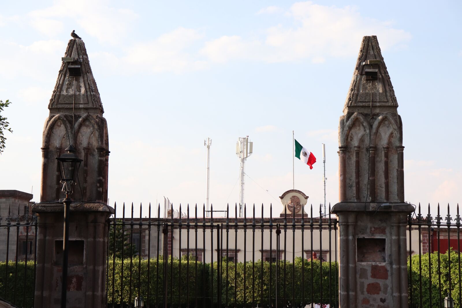 Canon EOS 200D (EOS Rebel SL2 / EOS Kiss X9) sample photo. Mexico, flag, san miguel photography