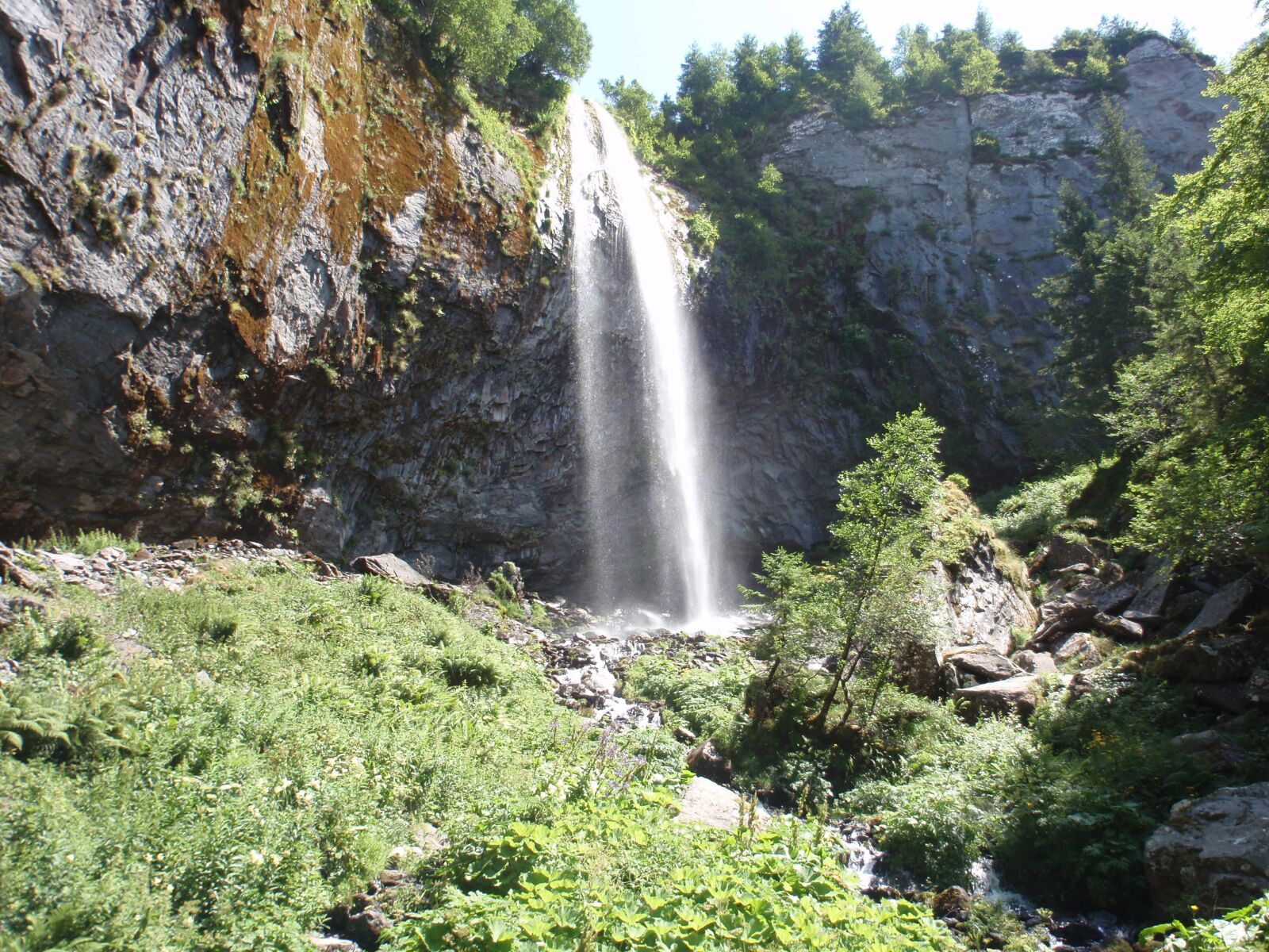 Olympus u9000,S9000 sample photo. Cascade, nature, rocks photography