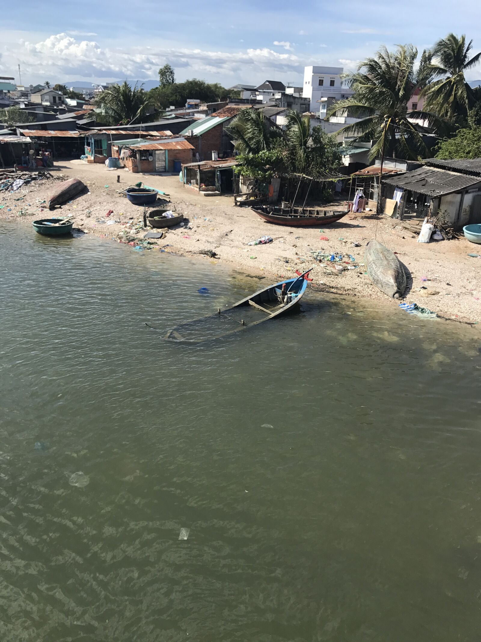iPhone 7 back camera 3.99mm f/1.8 sample photo. Sea, boat, vietnam photography