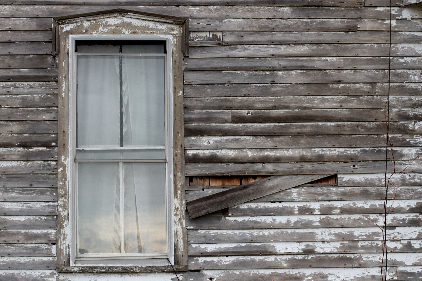 Canon EOS 7D sample photo. Window, wooden, decay photography
