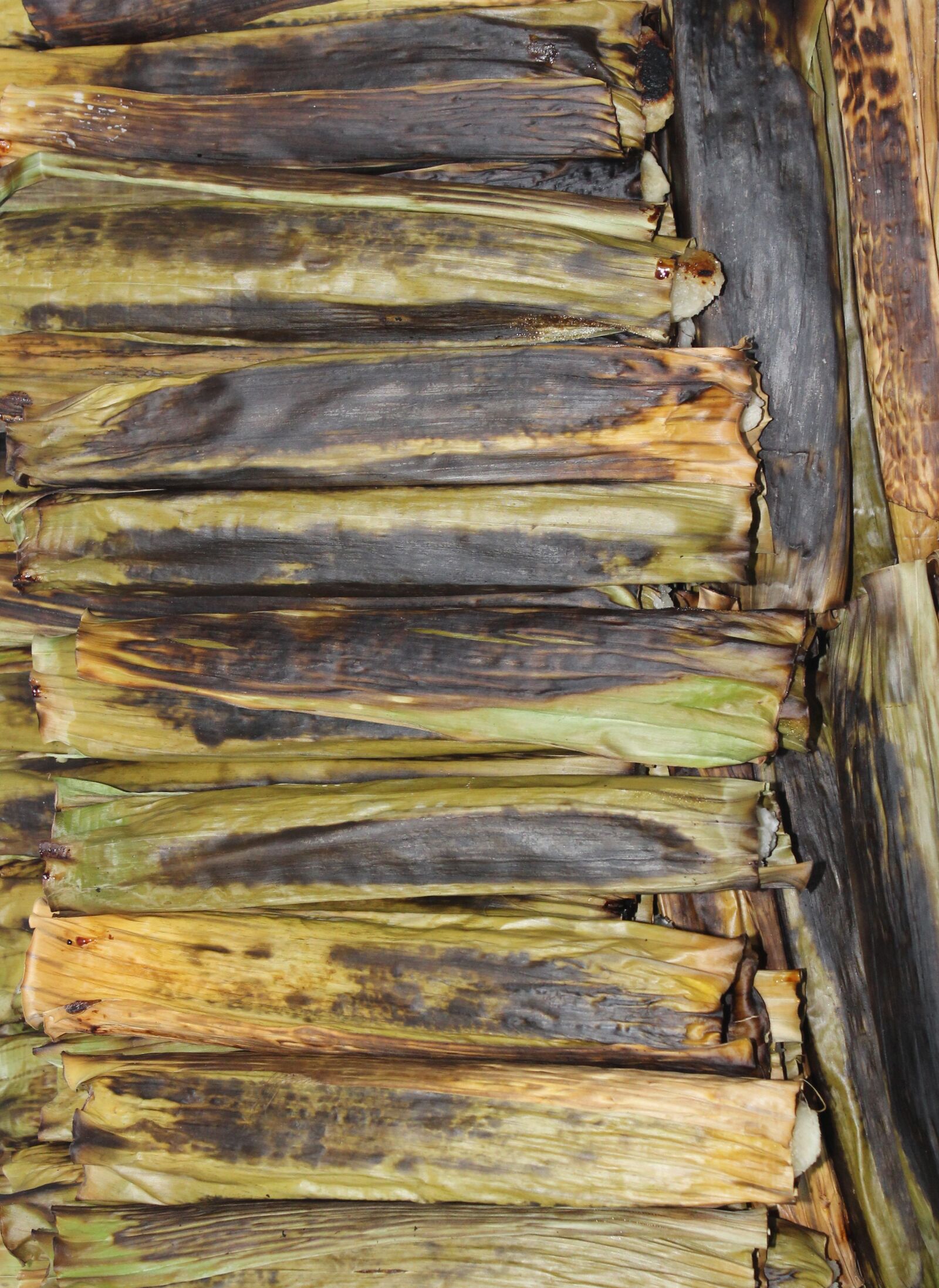Canon EOS 1200D (EOS Rebel T5 / EOS Kiss X70 / EOS Hi) sample photo. Chikki, banana leaf, manioc photography