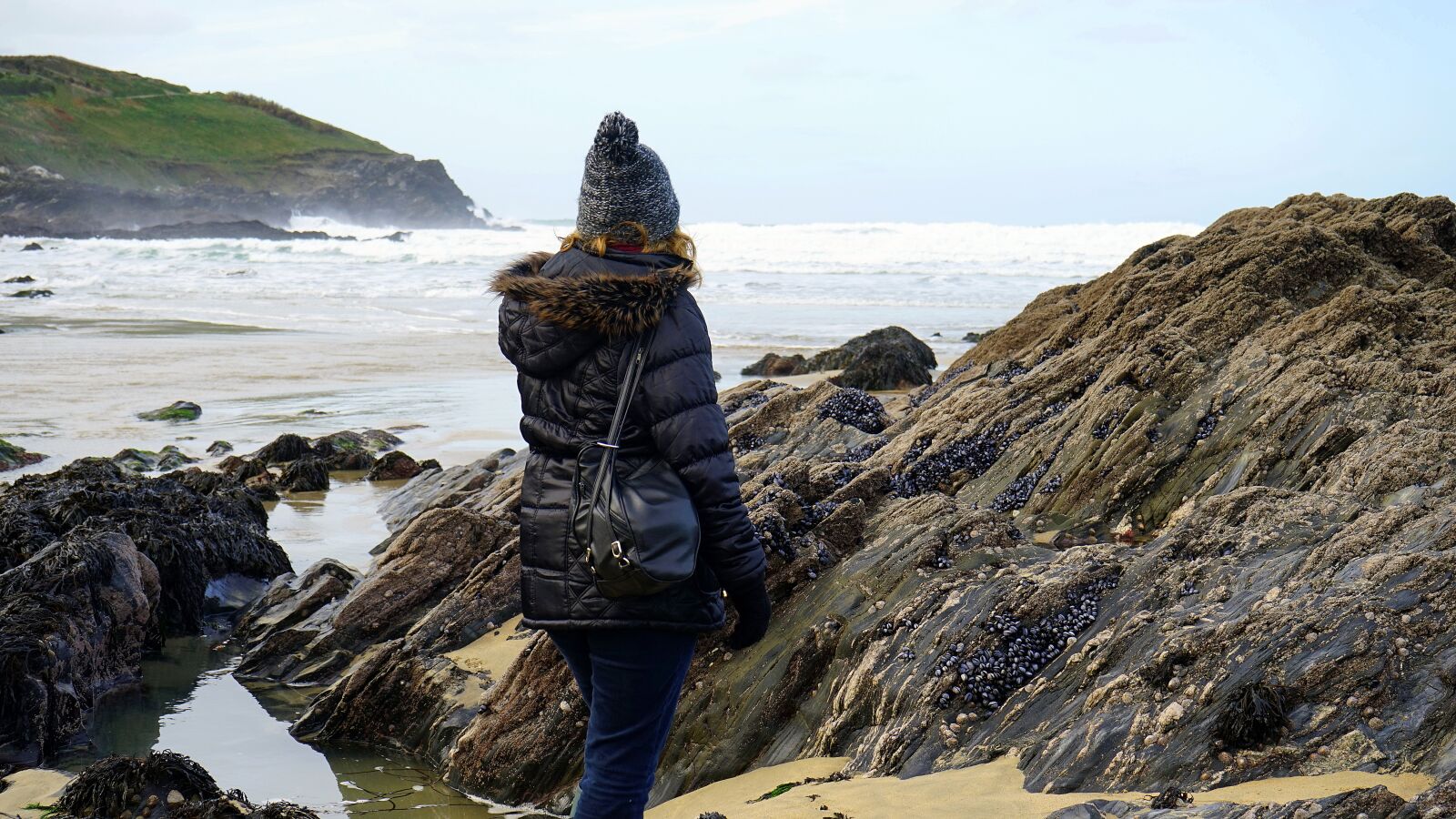 Sony a7 + Sony FE 28-70mm F3.5-5.6 OSS sample photo. Rocks, ocean, sea photography