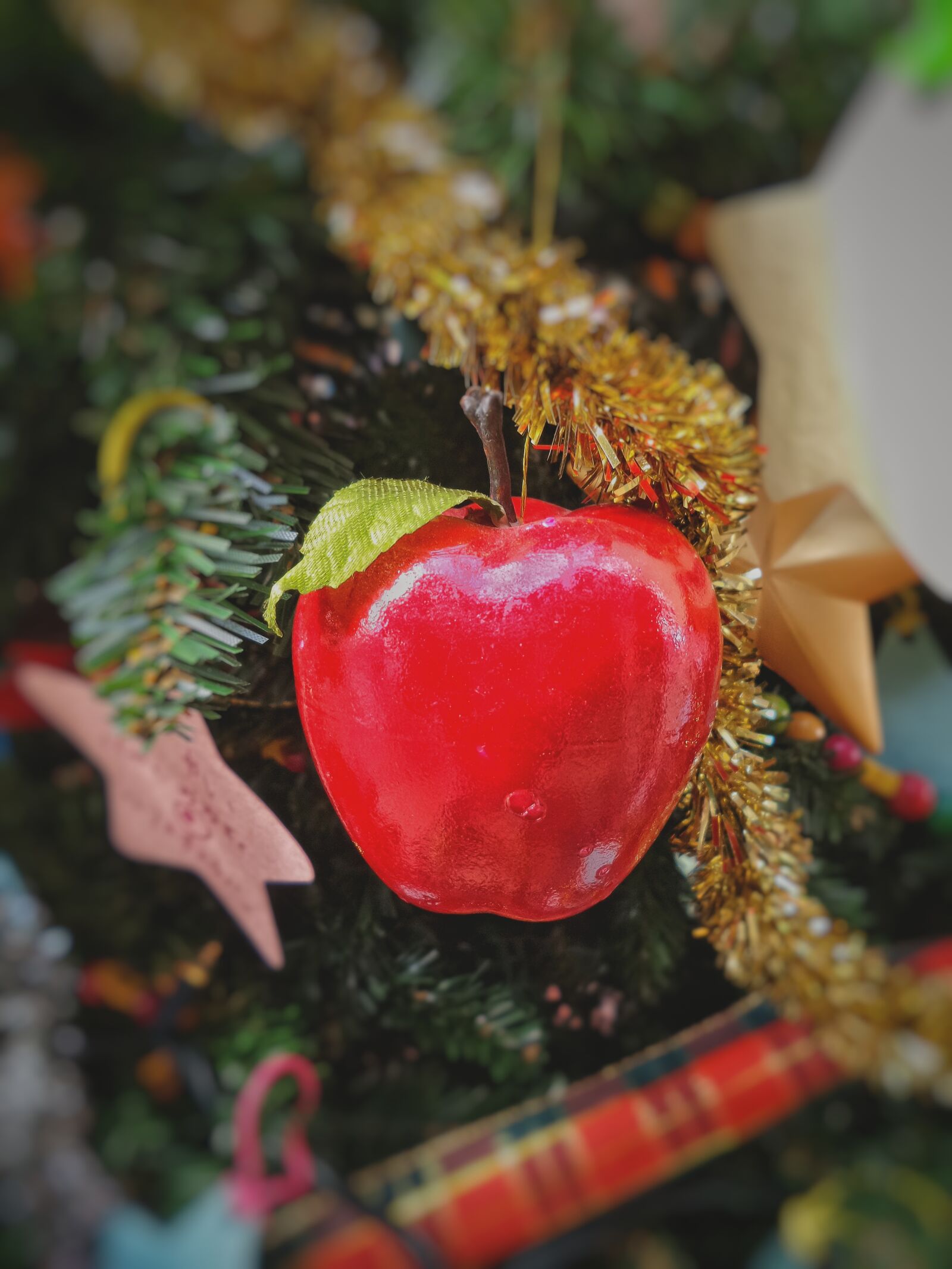 Samsung Galaxy K Zoom sample photo. Christmas, tree, apple red photography