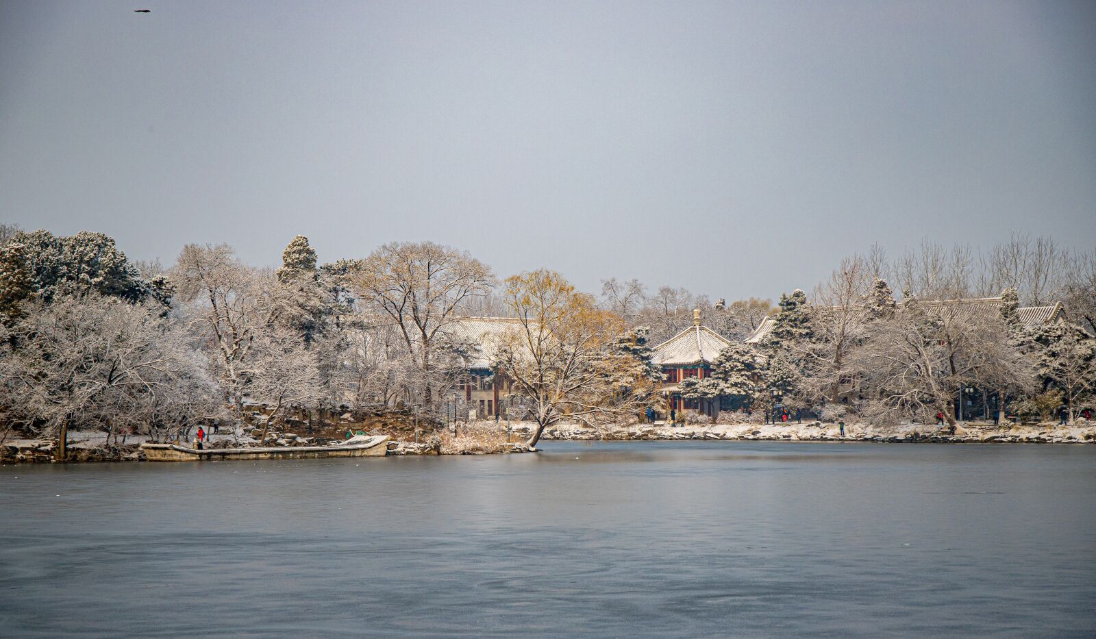 Canon EOS 6D Mark II + Canon EF 24-70mm F4L IS USM sample photo. Snow, lake, winter photography