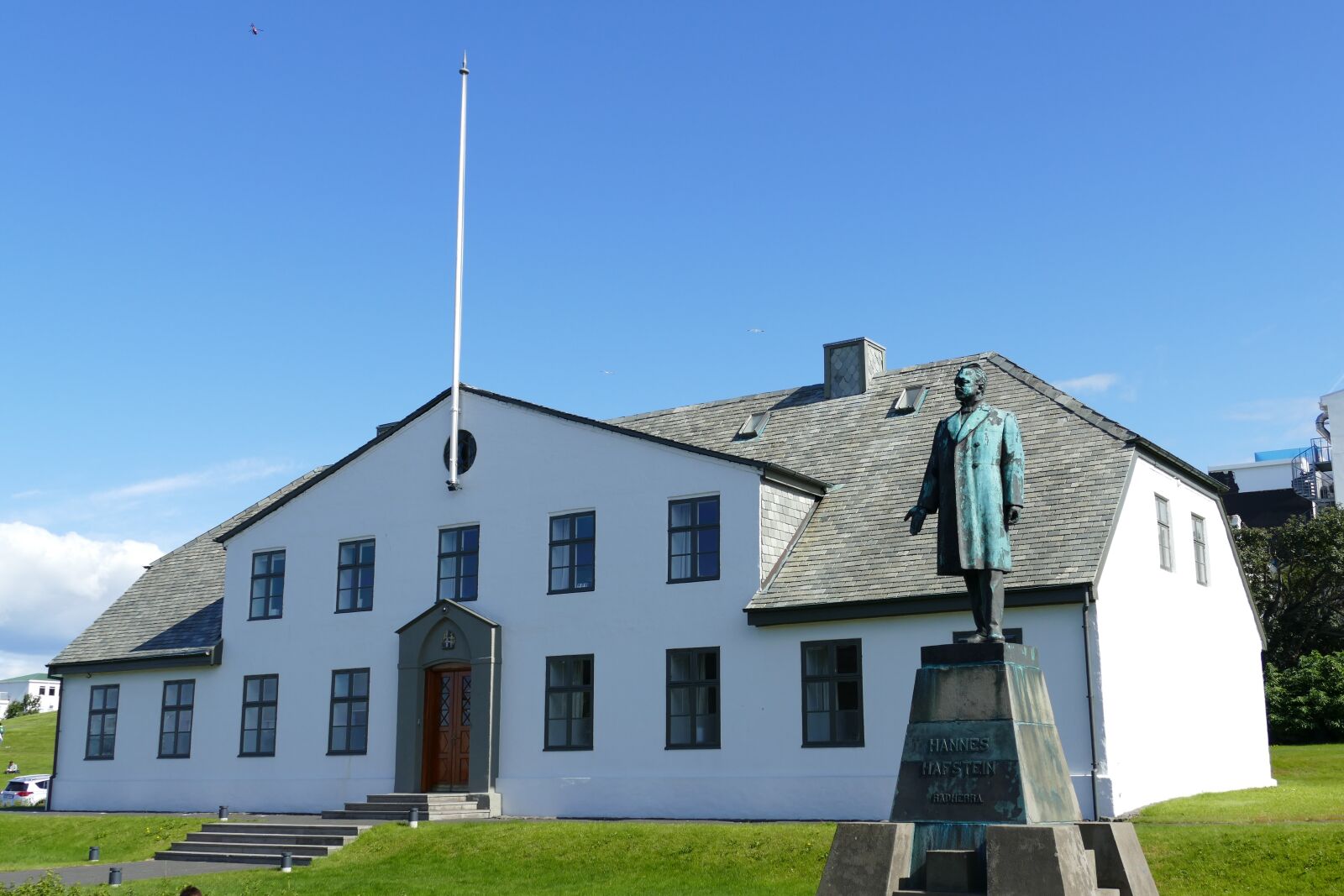 Panasonic Lumix DMC-FZ1000 sample photo. Reykjavik, iceland, monument photography