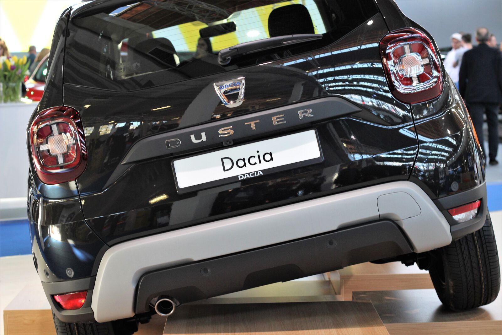 Canon EOS 600D (Rebel EOS T3i / EOS Kiss X5) + Canon EF 50mm F1.8 II sample photo. Car, dacia duster, auto photography