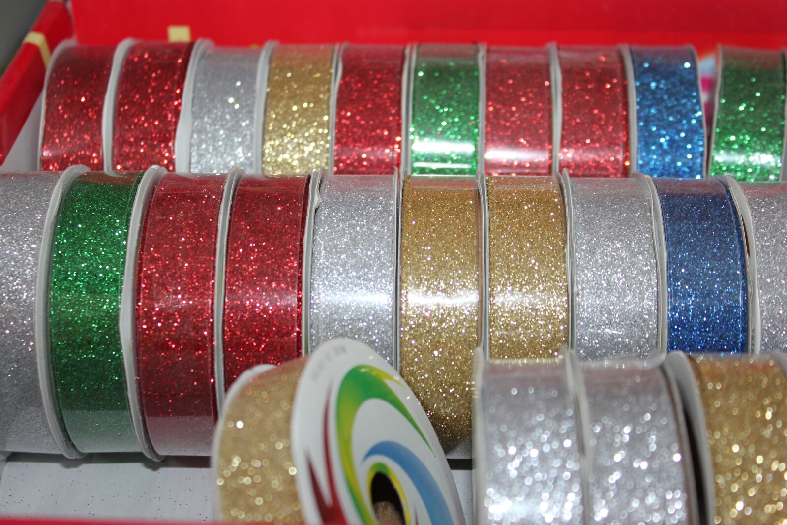 Canon EOS 550D (EOS Rebel T2i / EOS Kiss X4) sample photo. Tapes, flakes, gleaming photography