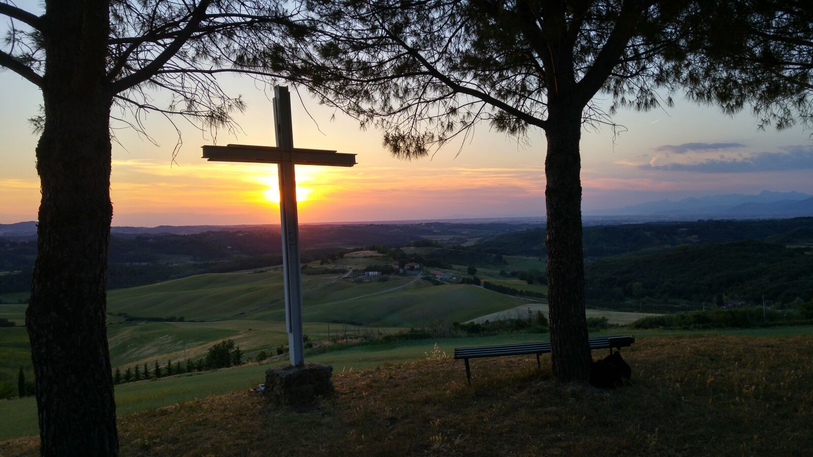 LG G4 sample photo. Tuscany, sun, cross photography