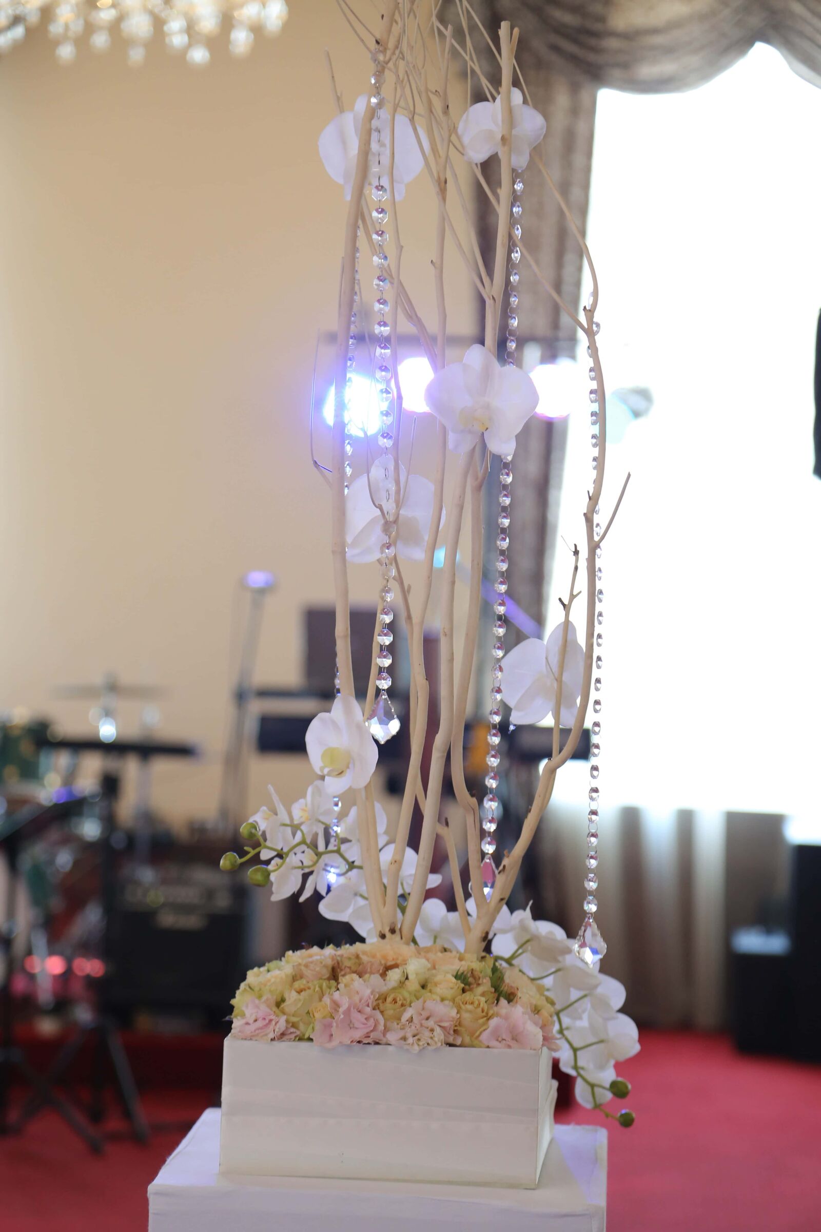 Canon EF 24-105mm F4L IS USM sample photo. Crystal, decoration, white flower photography
