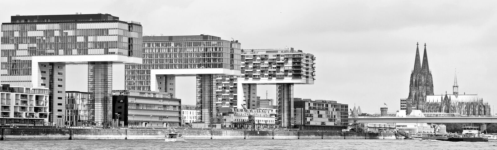 Canon EOS 550D (EOS Rebel T2i / EOS Kiss X4) sample photo. Crane homes, architecture, cologne photography