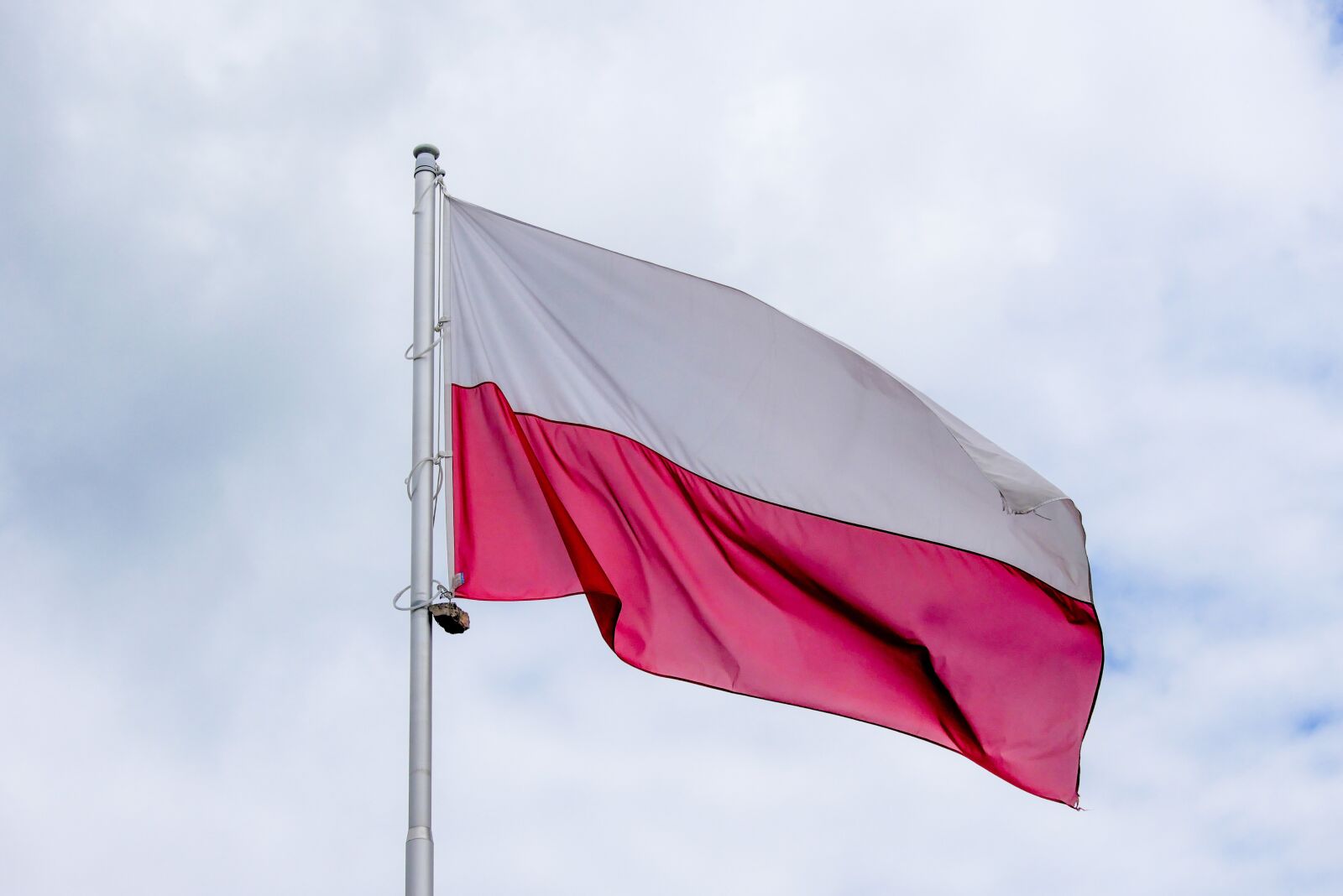 Panasonic Lumix DMC-GX85 (Lumix DMC-GX80 / Lumix DMC-GX7 Mark II) sample photo. Flag, the mast, poland photography