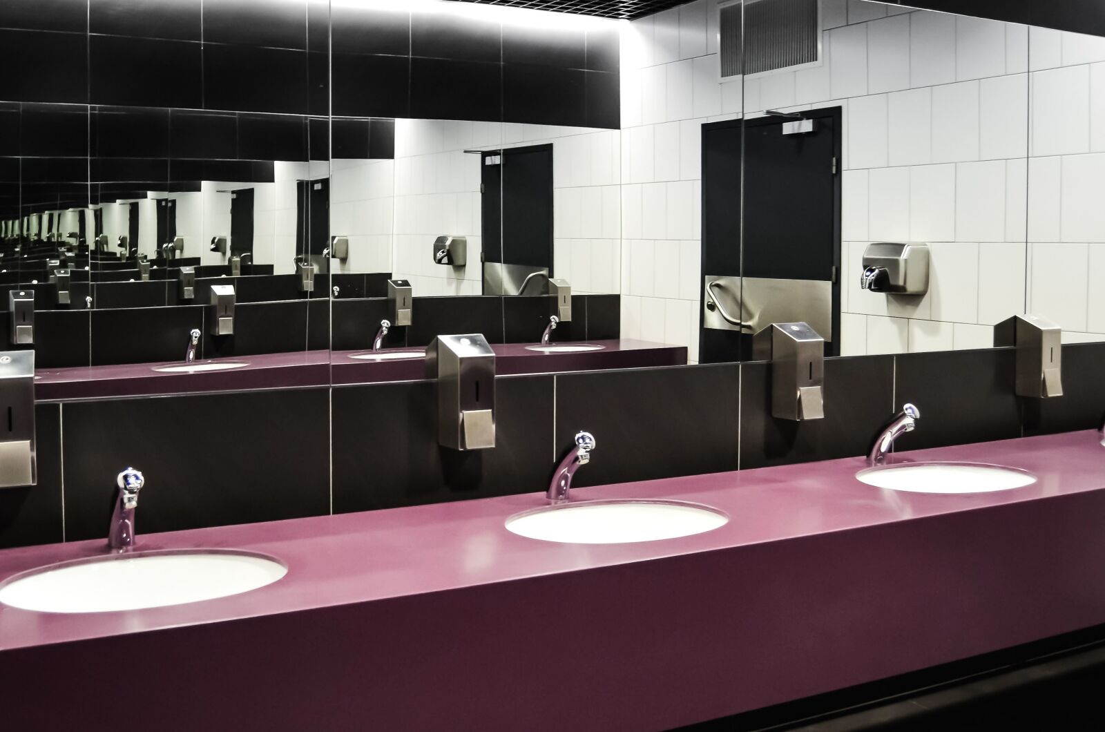 Nikon D5100 sample photo. Toilet, washbasin, faucet, mirror photography