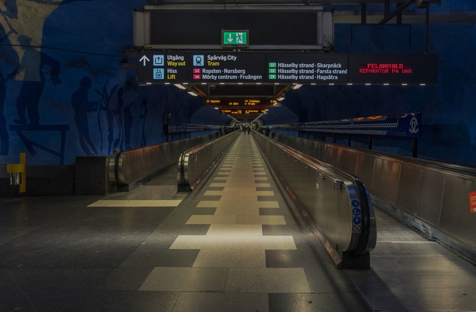 Tamron SP 24-70mm F2.8 Di VC USD sample photo. Train, metro, station photography