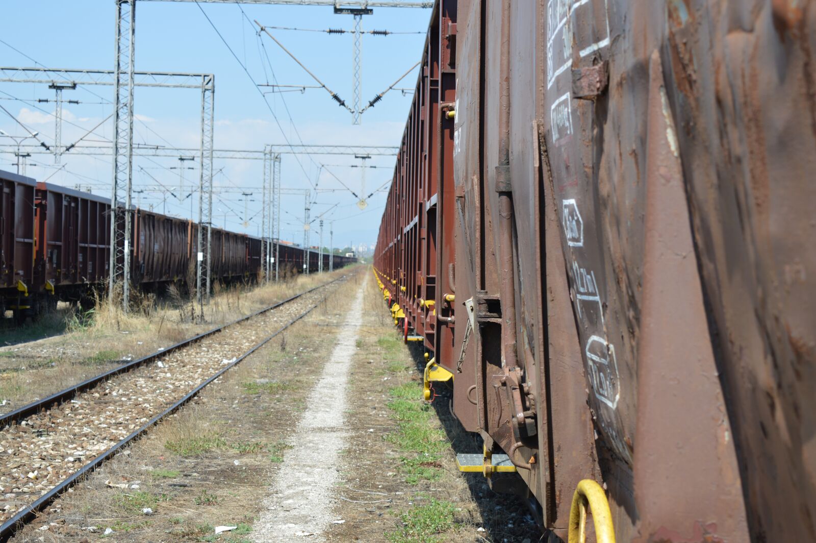 Nikon D3200 sample photo. Horizon, track, rails photography