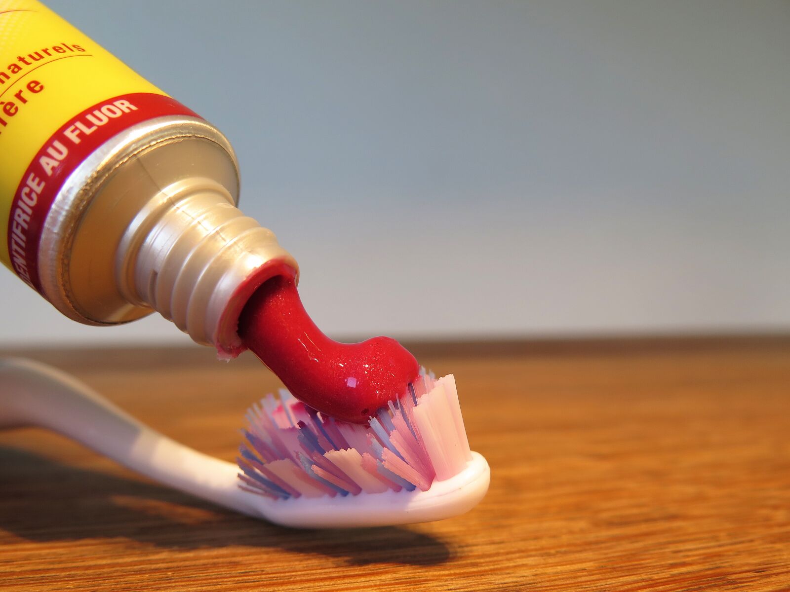 Canon PowerShot G16 sample photo. Fluorine, toothpaste, red photography