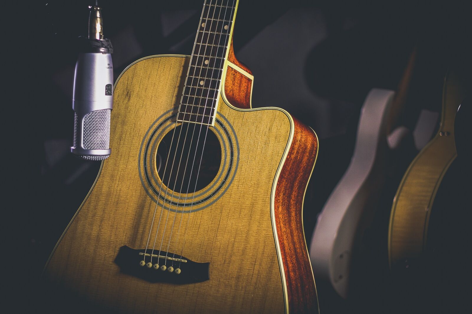 Canon EOS 60D + Canon EF 50mm F1.8 II sample photo. Guitar, music, acoustic photography