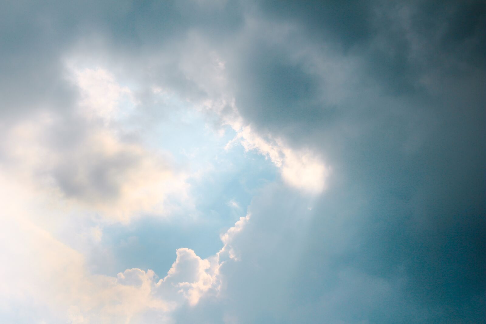 Canon EOS 700D (EOS Rebel T5i / EOS Kiss X7i) sample photo. Sky, rain, light photography