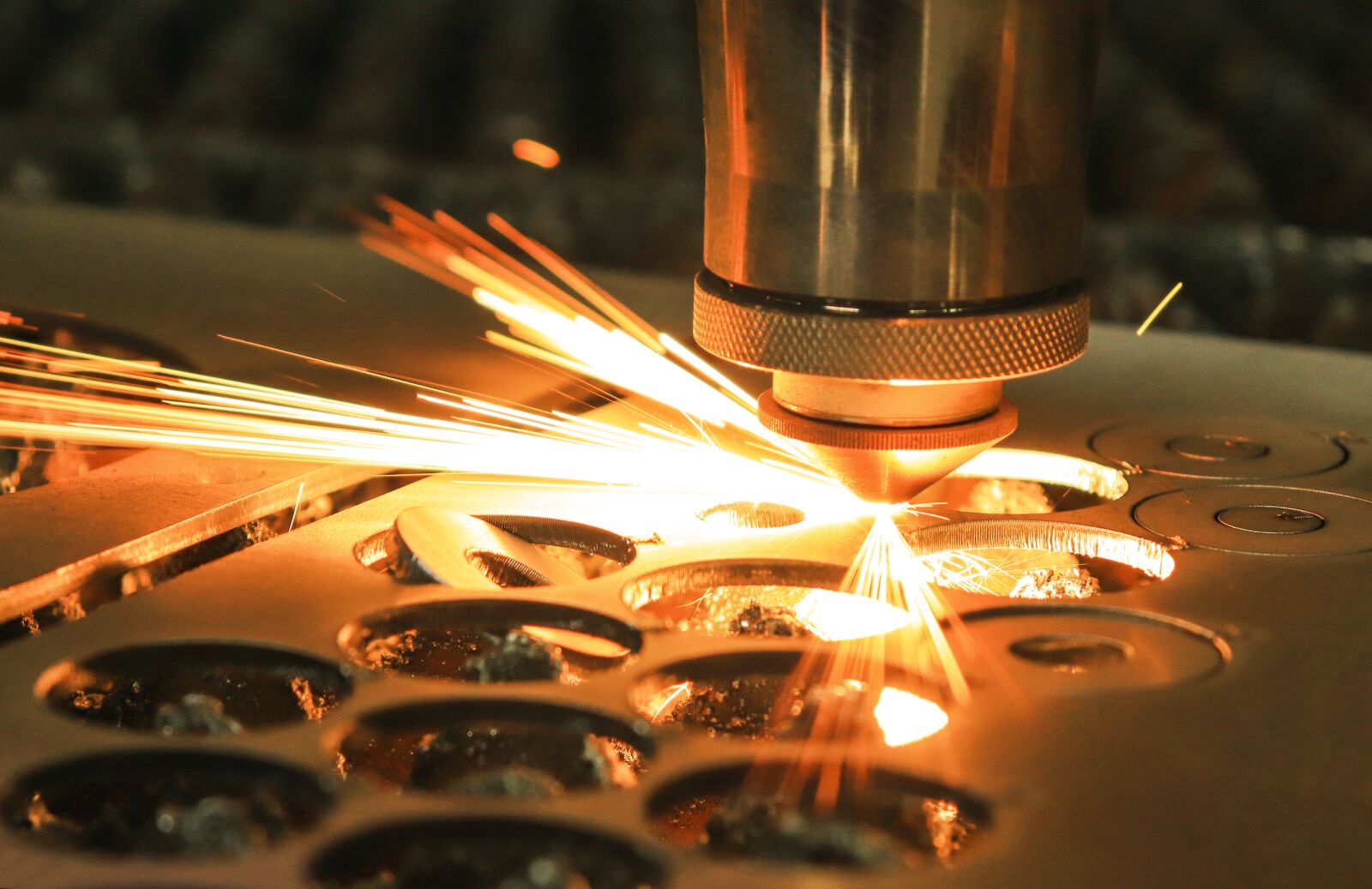 Canon EOS 200D (EOS Rebel SL2 / EOS Kiss X9) sample photo. Laser cut metal, spark photography