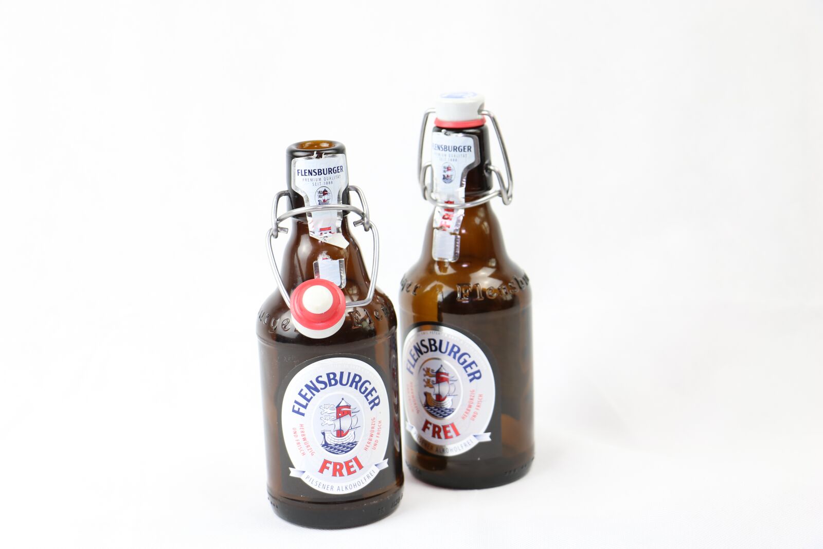 Canon EOS 750D (EOS Rebel T6i / EOS Kiss X8i) sample photo. Bottle, beer, bay photography