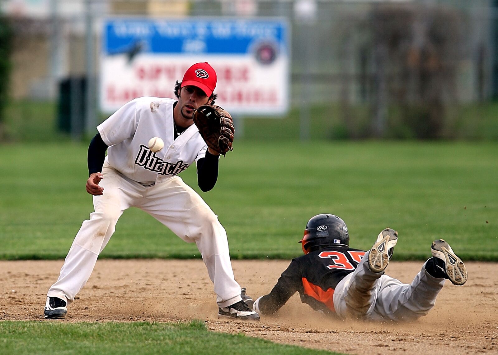 Canon EOS-1D Mark II N sample photo. Baseball, second base, action photography