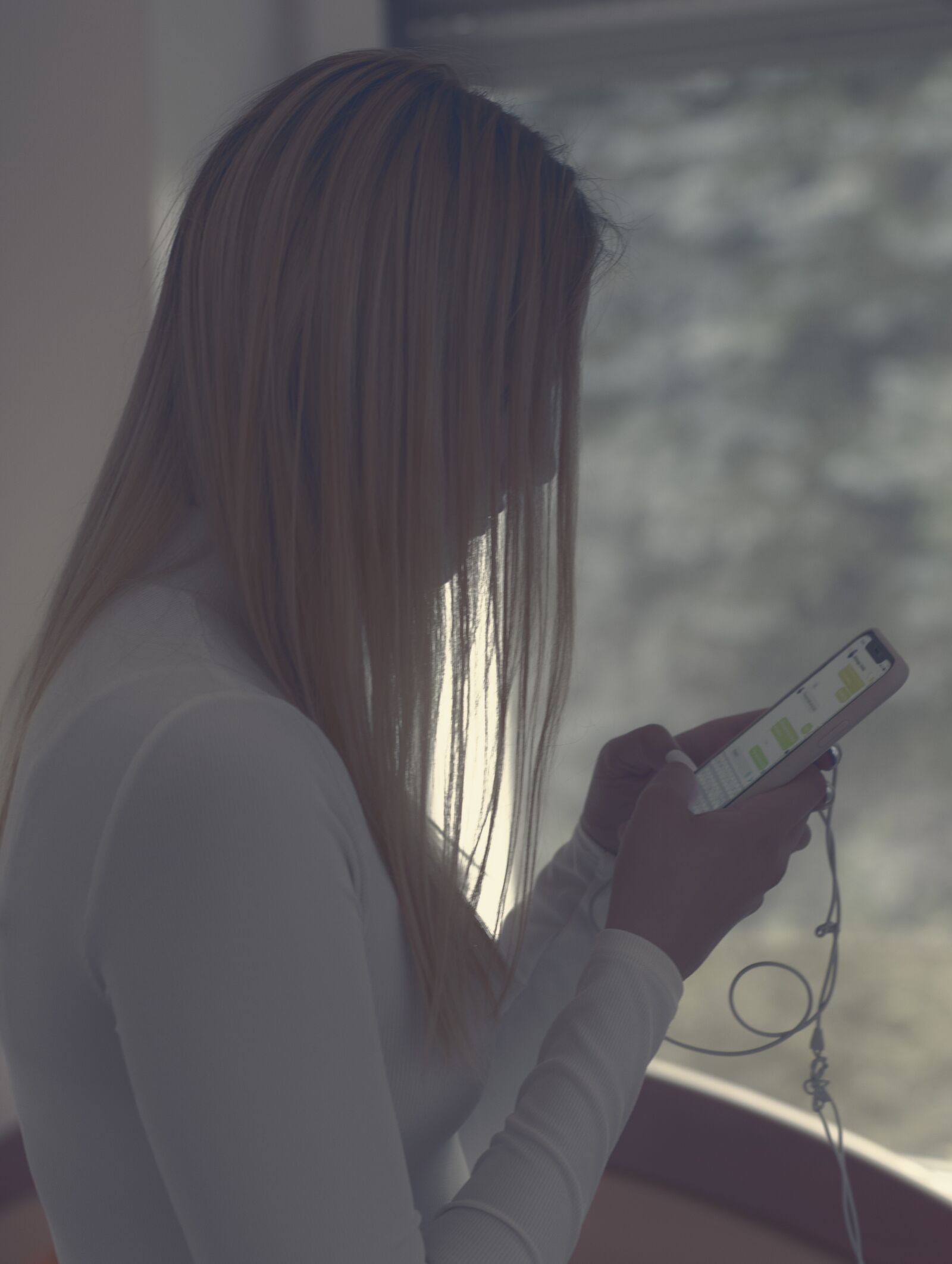 Nikon D7100 sample photo. Girl with phone, smartphone photography