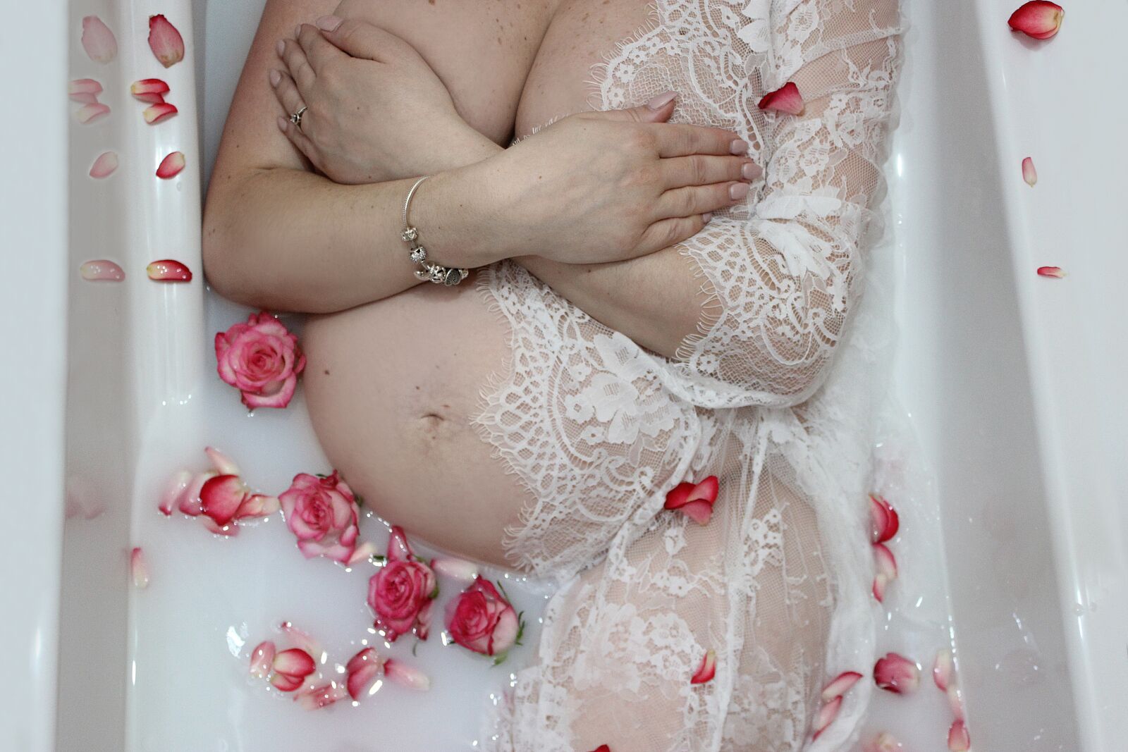 Canon EOS 600D (Rebel EOS T3i / EOS Kiss X5) sample photo. Pregnant, baby, belly photography