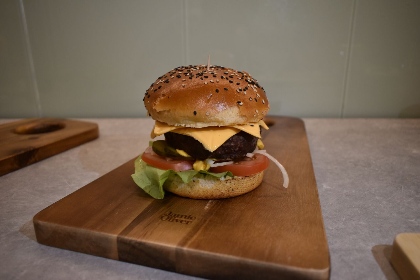 Nikon D5600 sample photo. Delicious, fast food, hamburger photography