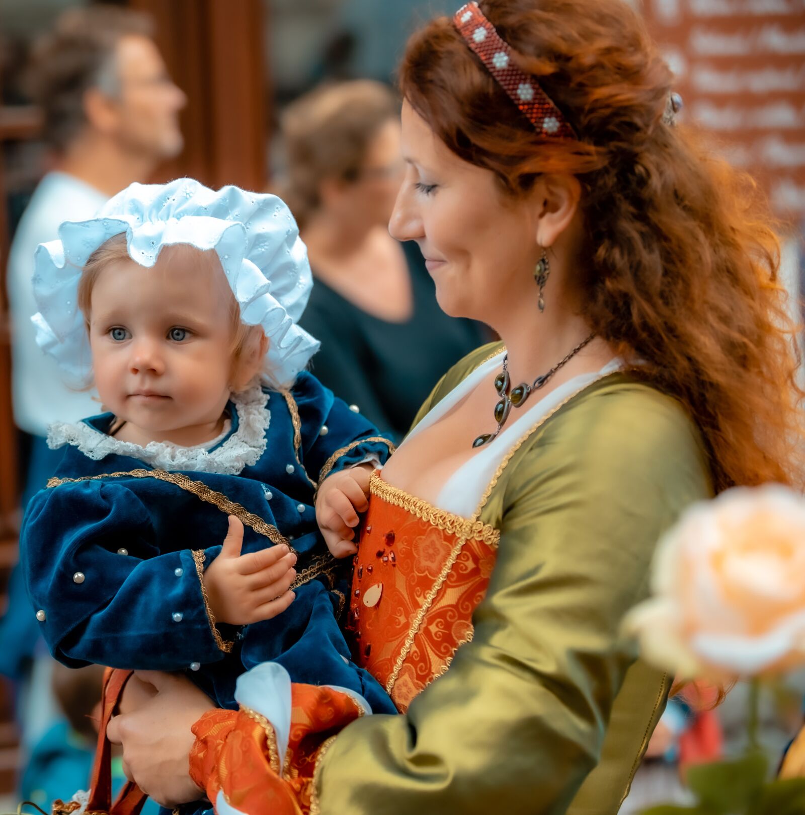Canon EOS 6D Mark II sample photo. Carnival, mother dochkoi, people photography