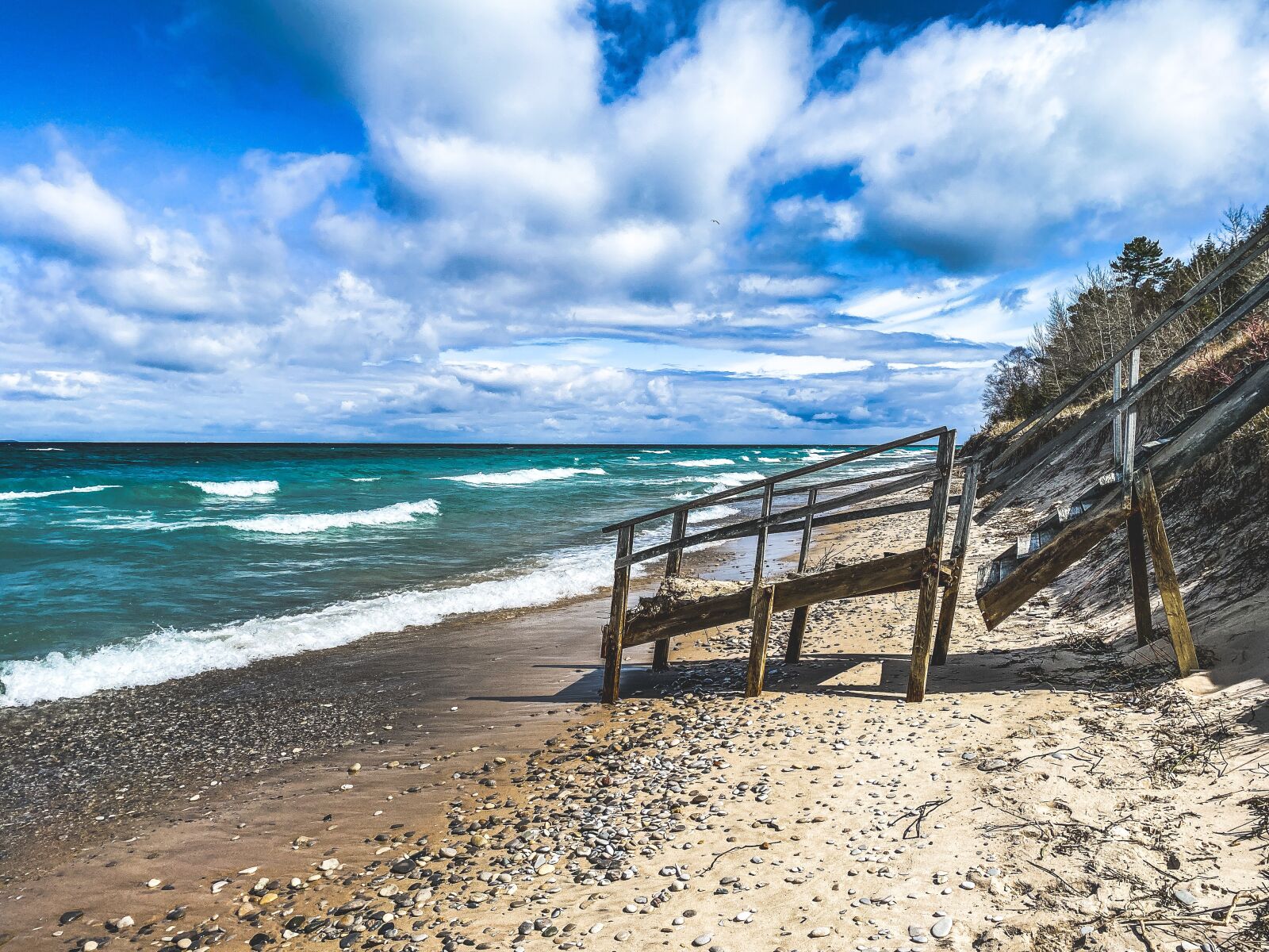 iPhone 11 Pro back triple camera 4.25mm f/1.8 sample photo. Lake, waves, water photography