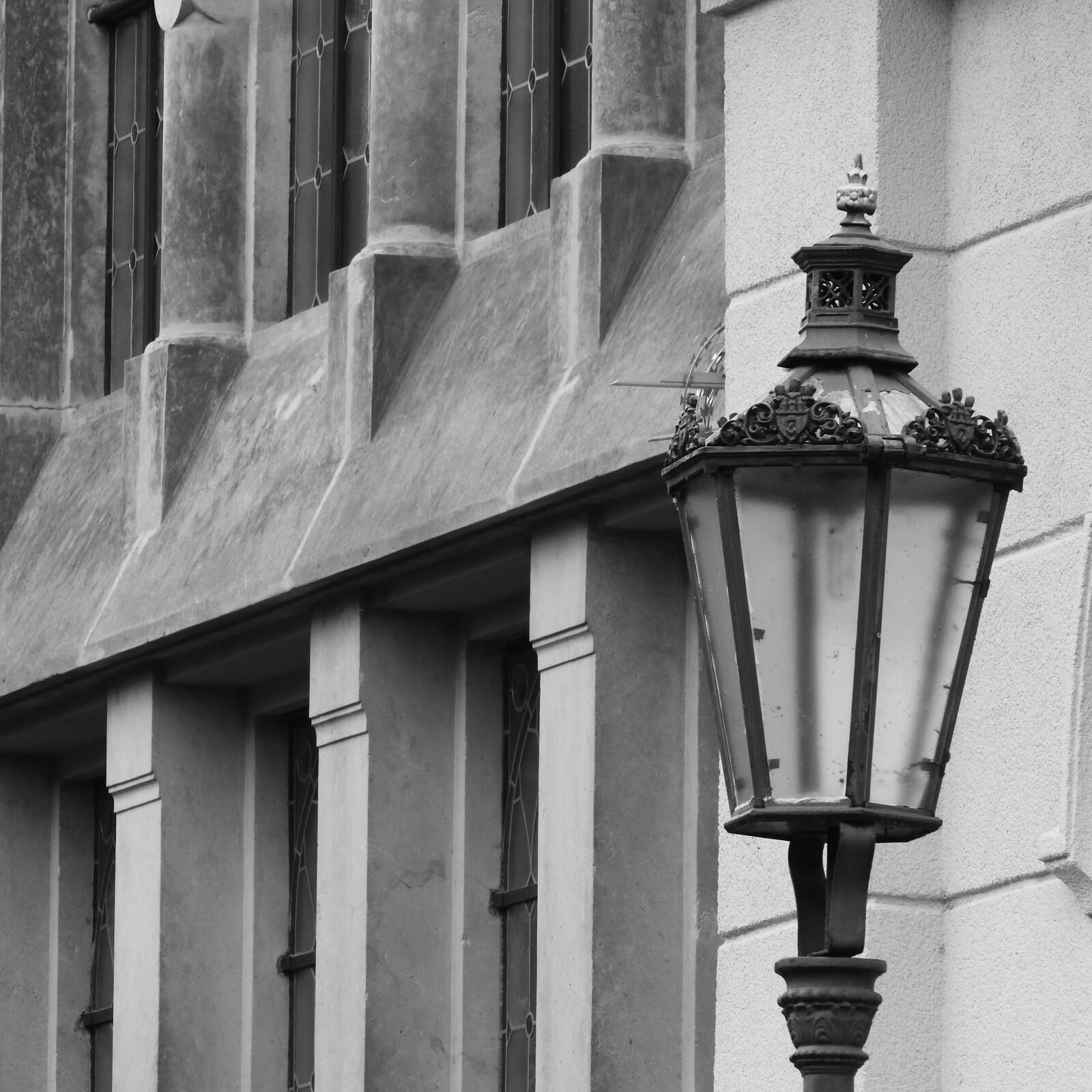 Nikon Coolpix P610 sample photo. Lamp, street lamp, history photography