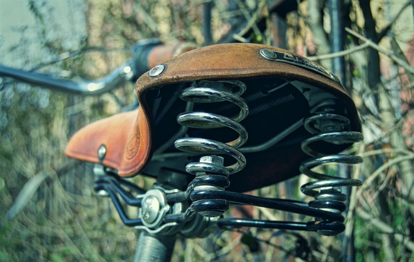 Nikon D3200 sample photo. Saddle, bicycle saddle, leather photography