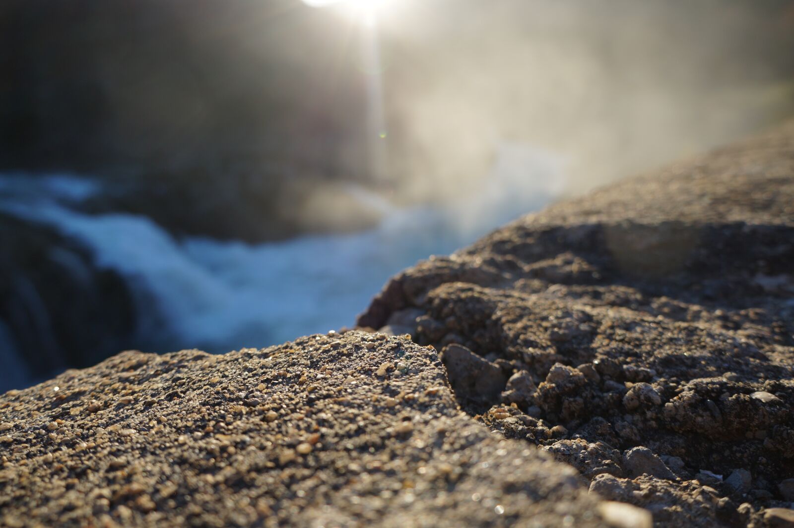 Sony Alpha a3000 sample photo. Pierre, water, sun photography