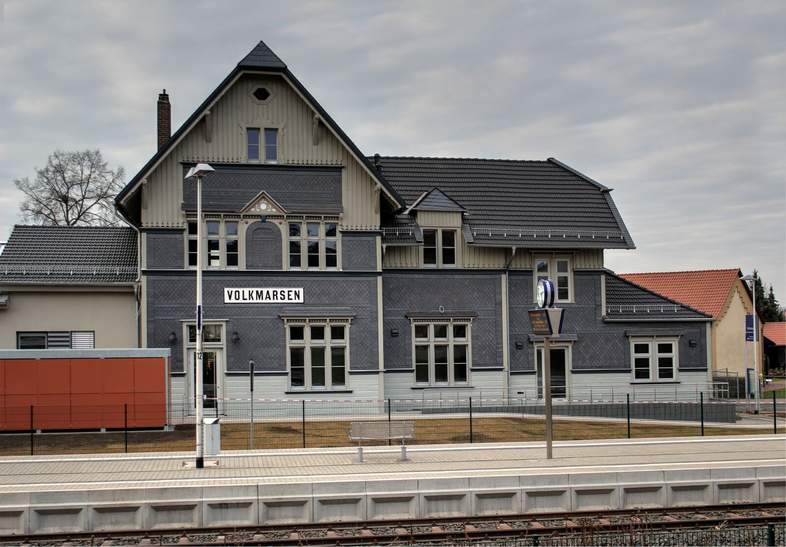 Canon EF-S 18-55mm F3.5-5.6 IS sample photo. Railway station, old, fachwerkhaus photography