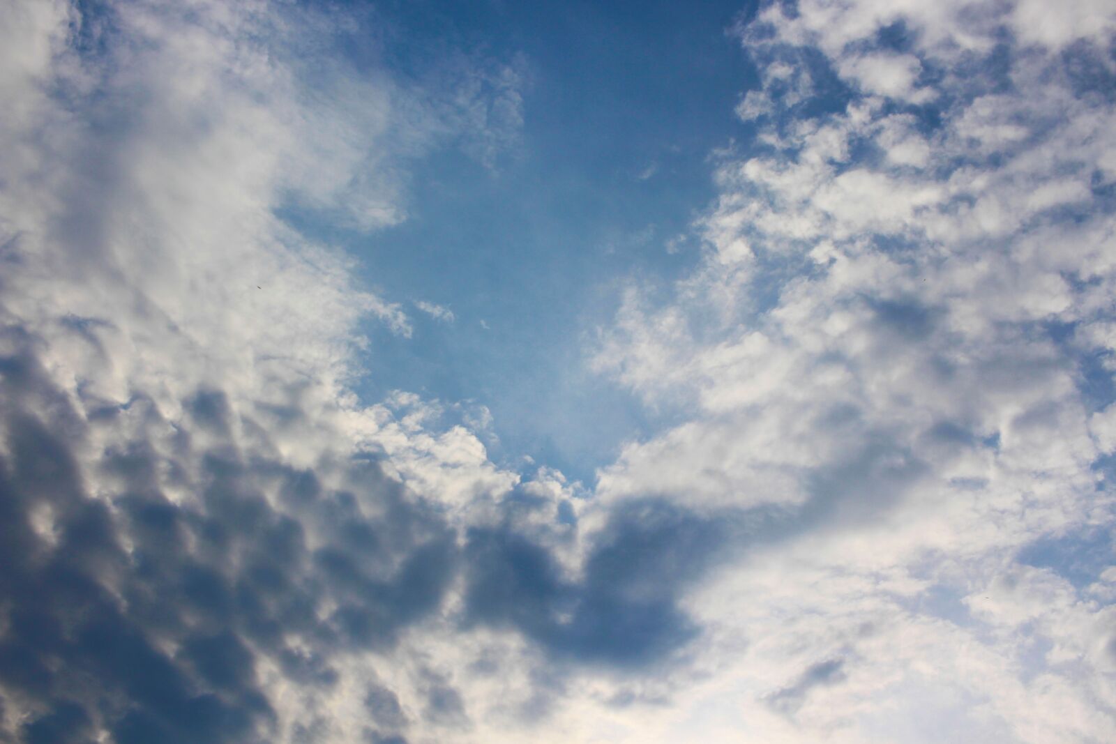 Canon EF-S 24mm F2.8 STM sample photo. Clouds, sky, background photography