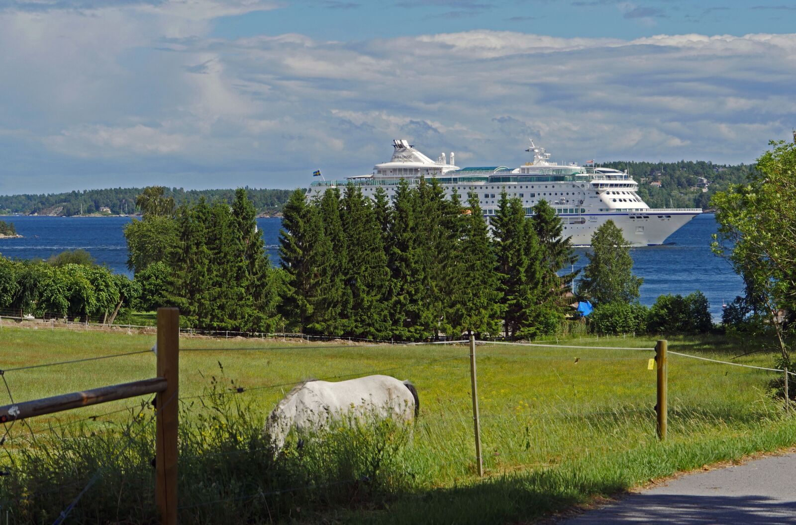 Panasonic Lumix DMC-GX8 sample photo. Cruise ship, archipelago, course photography