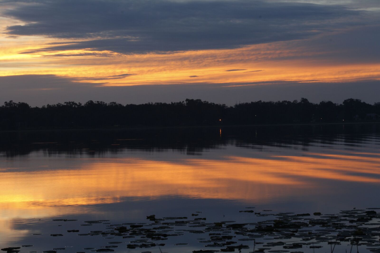 Canon EOS 1000D (EOS Digital Rebel XS / EOS Kiss F) sample photo. Lake, beauty, glow photography