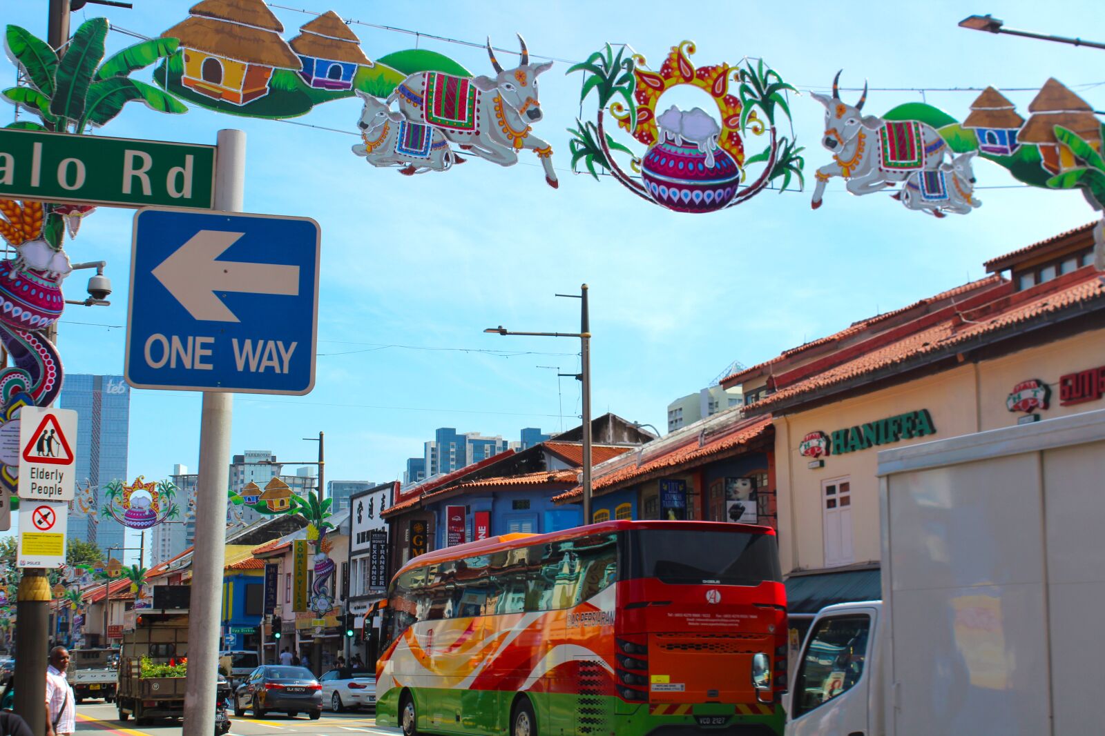 Canon EOS 1300D (EOS Rebel T6 / EOS Kiss X80) sample photo. Little india, singapore, street photography