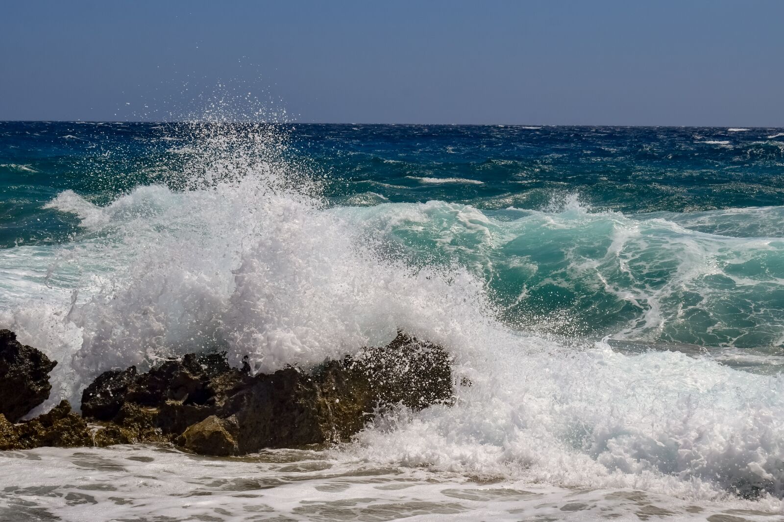 Nikon D3300 sample photo. Rocky coast, waves, smashing photography