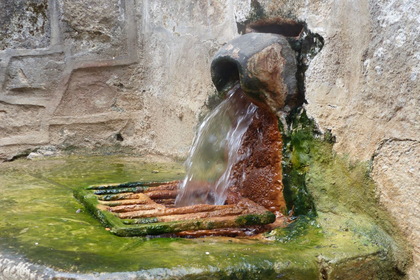 Panasonic Lumix DMC-FZ200 sample photo. Hot spring, chaudes-aigues, source photography
