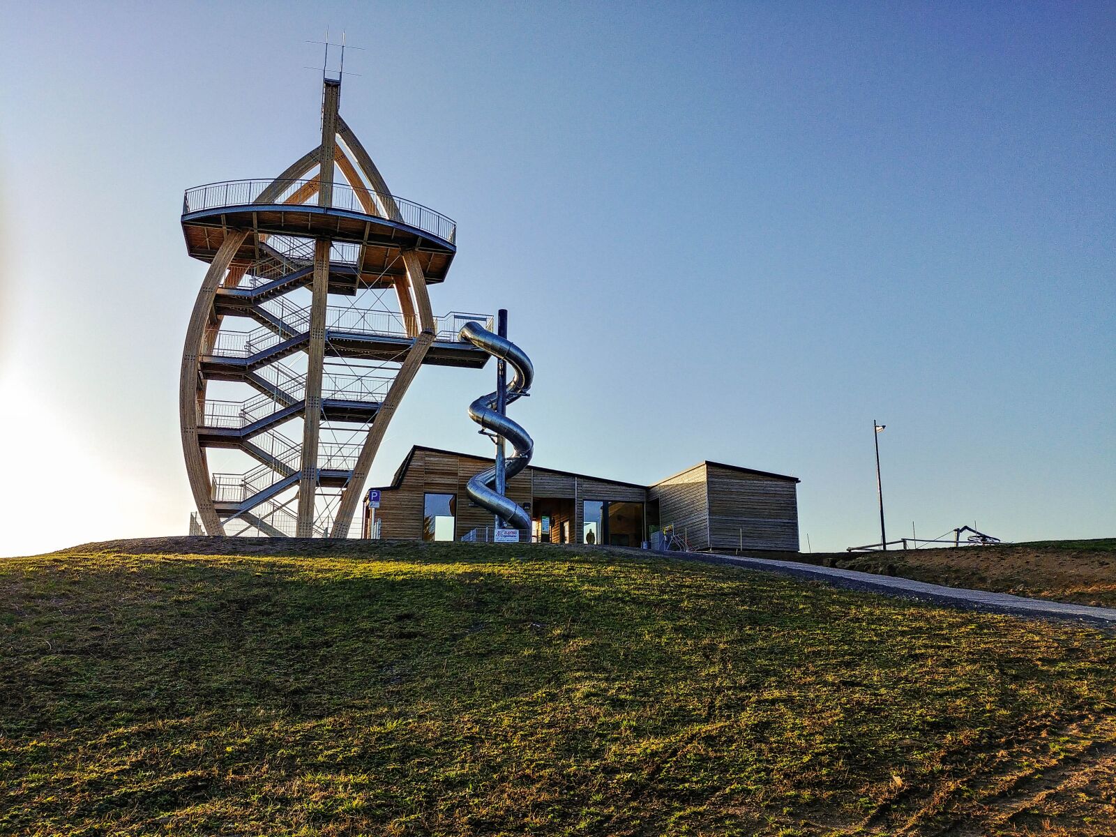 LG G6 sample photo. Observation tower, slide, summit photography