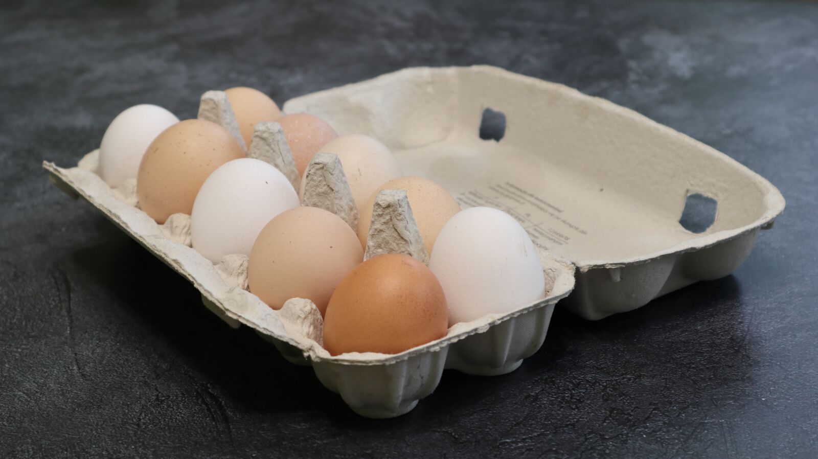 Canon EOS M100 sample photo. Egg, eggs, box photography