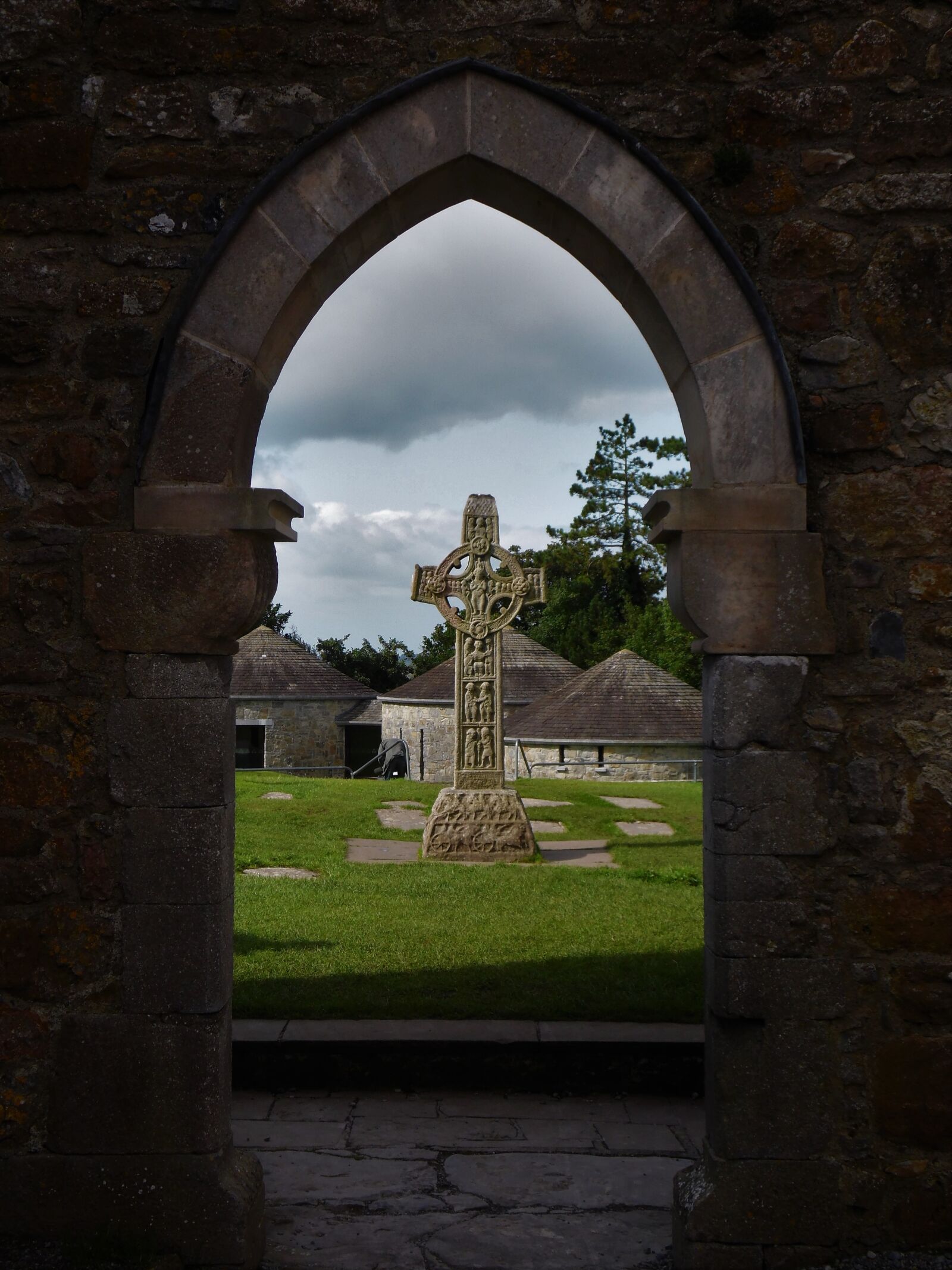 Samsung WB110/  WB111 sample photo. Ireland, clonmacnoise, monastery photography