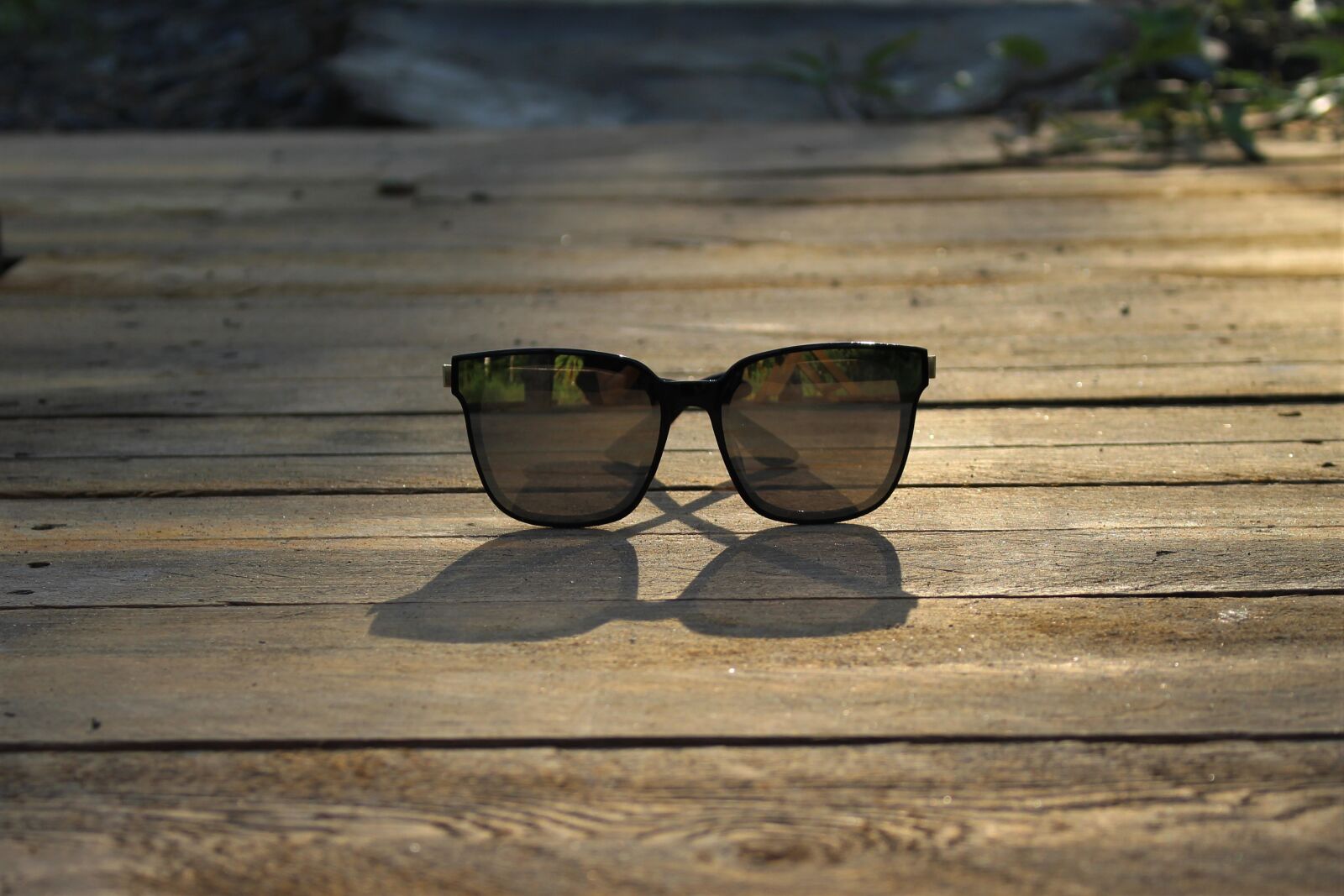 Canon EOS 700D (EOS Rebel T5i / EOS Kiss X7i) sample photo. Sunlight, glasses, light photography