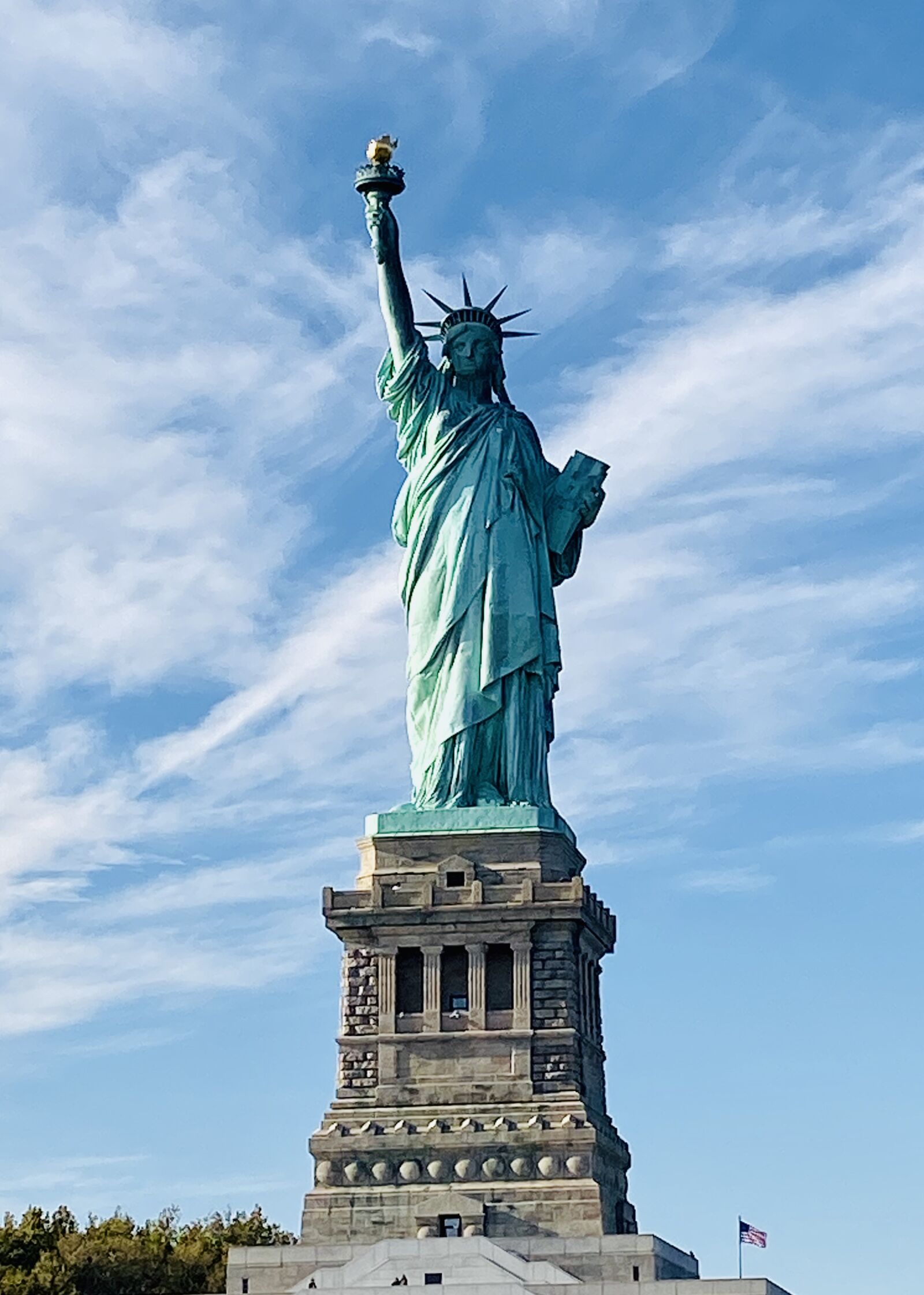 iPhone 11 back dual wide camera 4.25mm f/1.8 sample photo. Statue of liberty, nyc photography