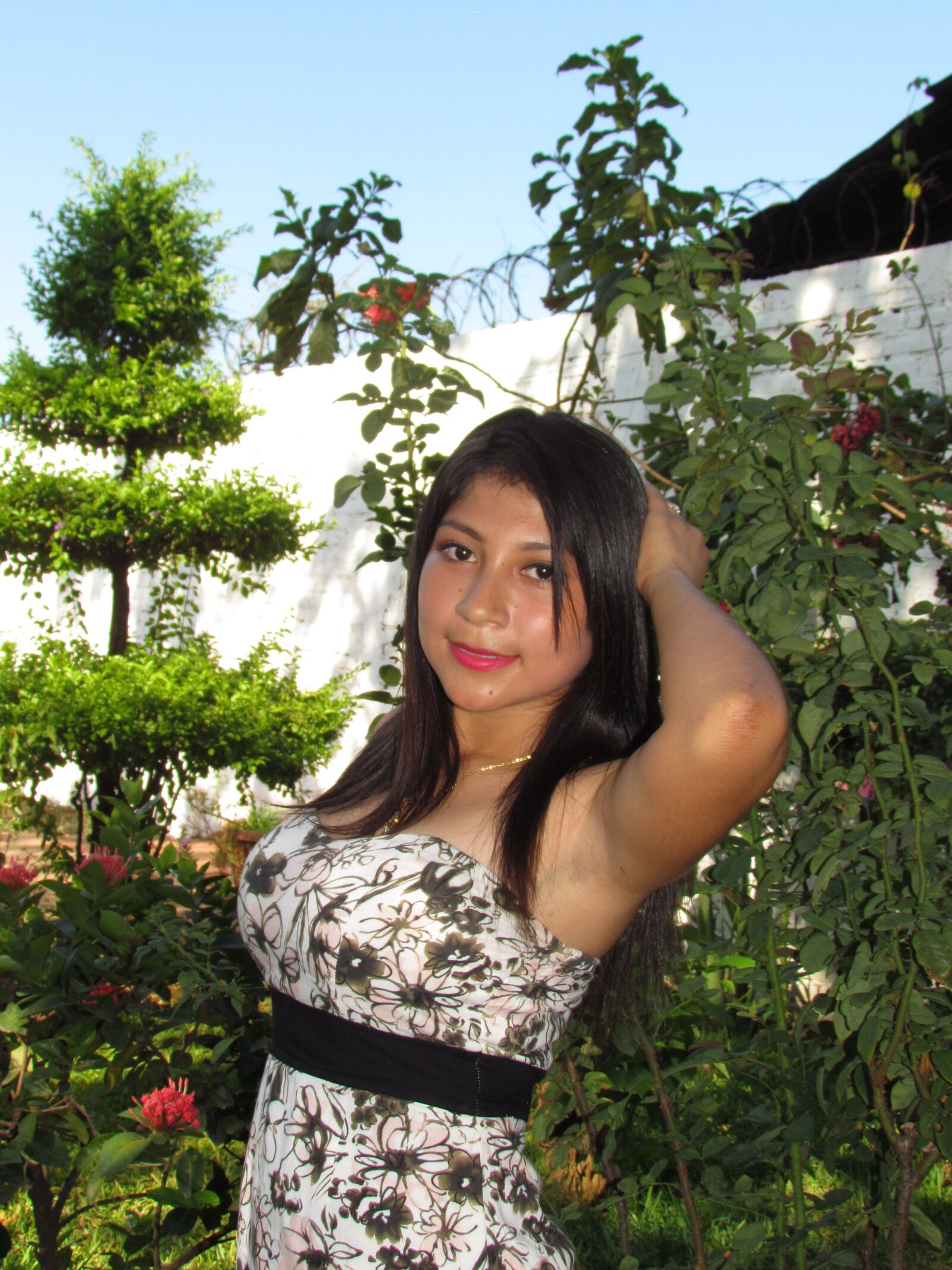 Canon PowerShot SX30 IS sample photo. Women, bella photography