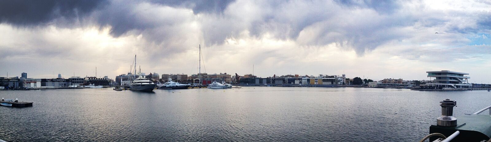 iPhone 4S back camera 4.28mm f/2.4 sample photo. Port, sea, valencia photography