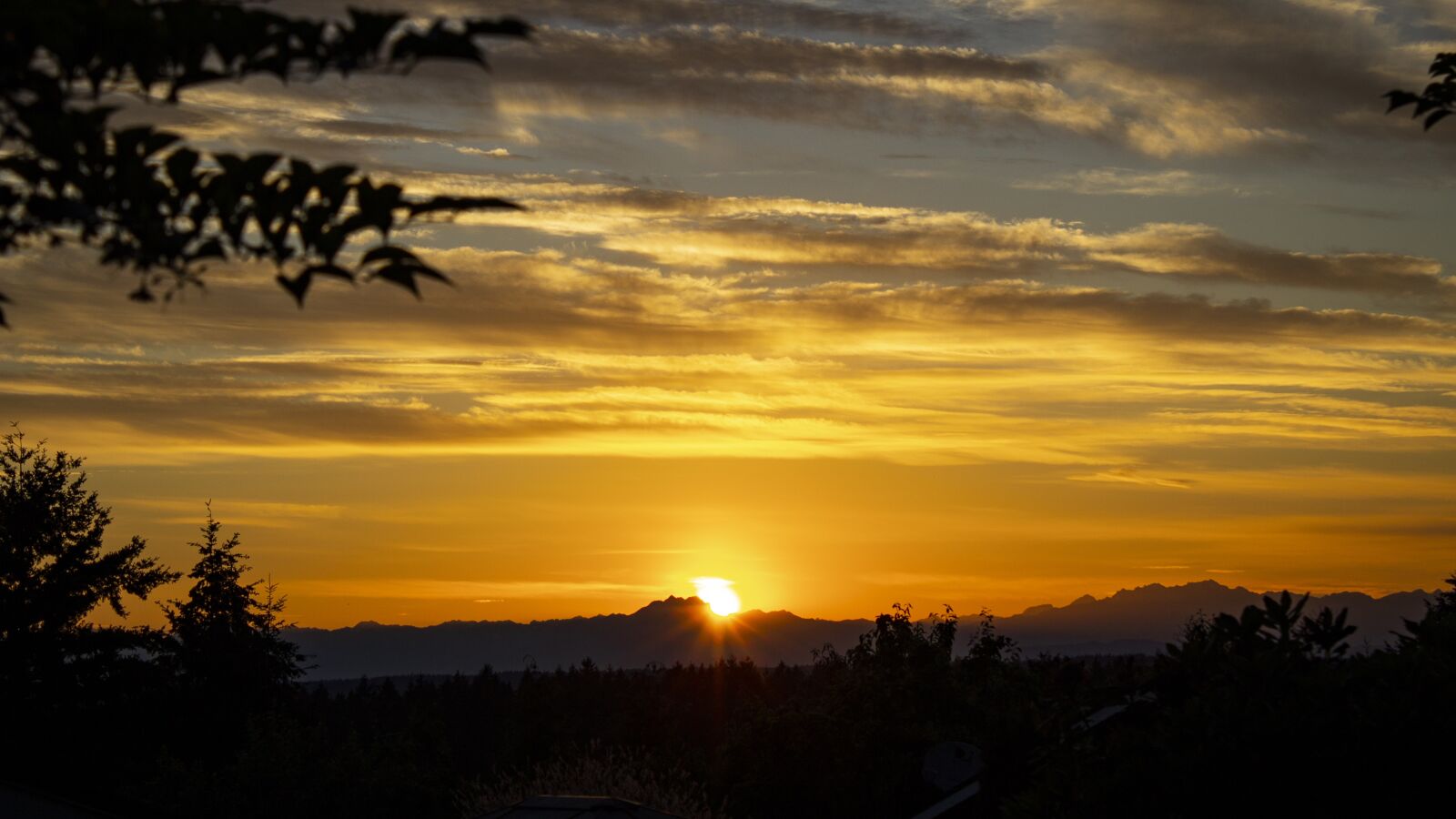 Canon EOS 1200D (EOS Rebel T5 / EOS Kiss X70 / EOS Hi) sample photo. Sunset, golden sunset, scenic photography
