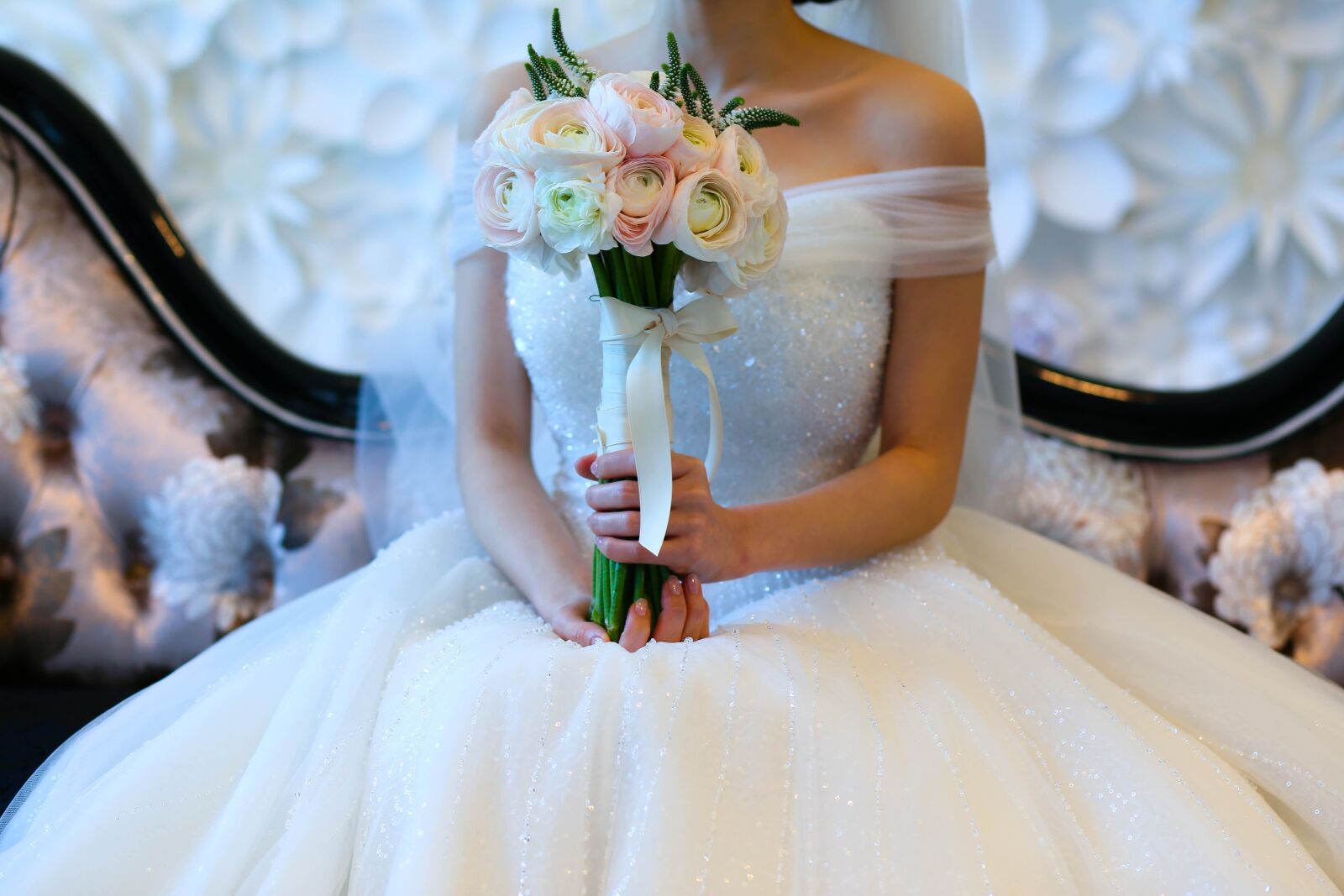 Canon EF 85mm F1.8 USM sample photo. Marriage, bouquet, happy photography