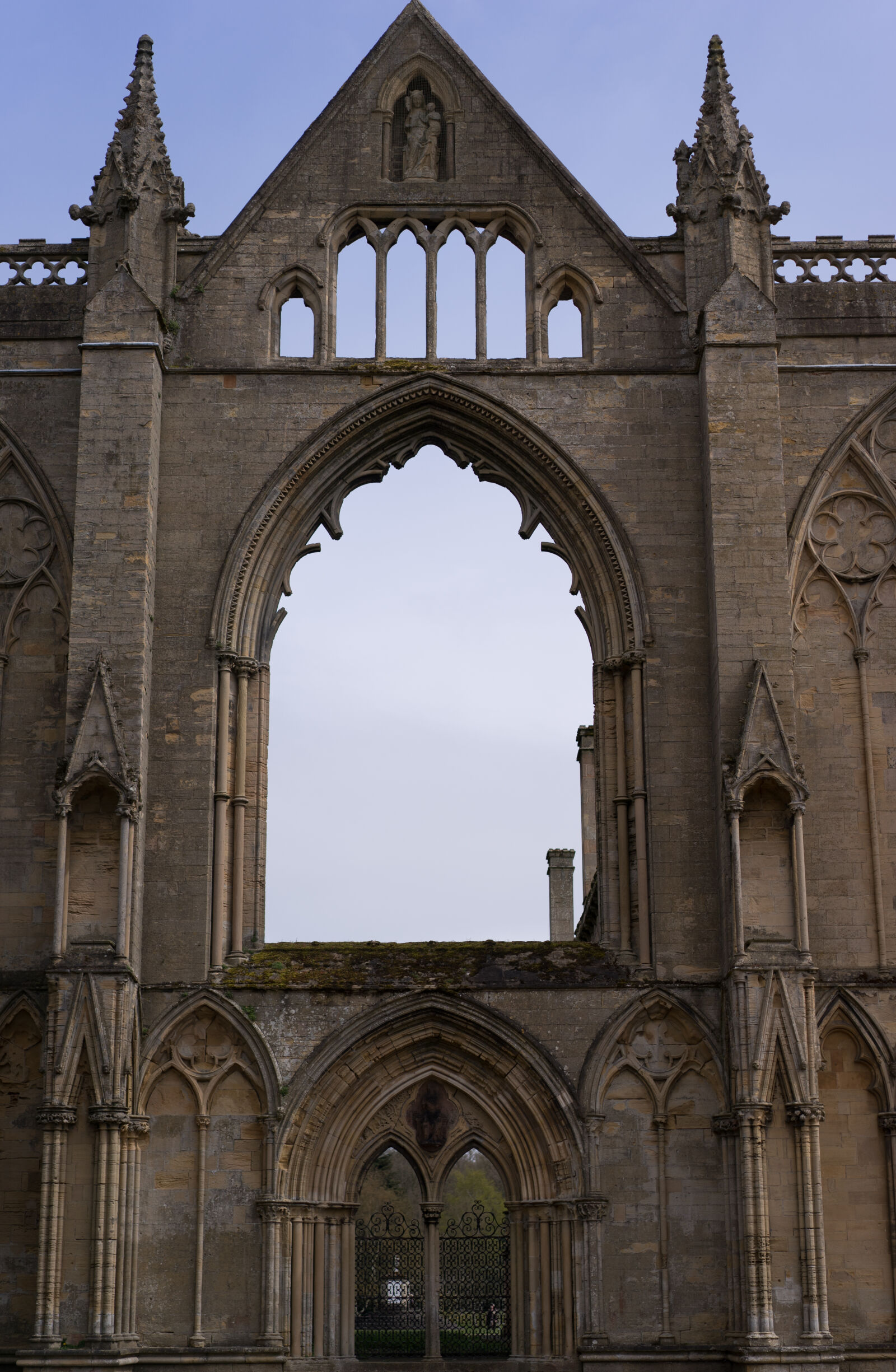 Sony Sonnar T* FE 55mm F1.8 ZA sample photo. Architectural, building, cathedral, historic photography
