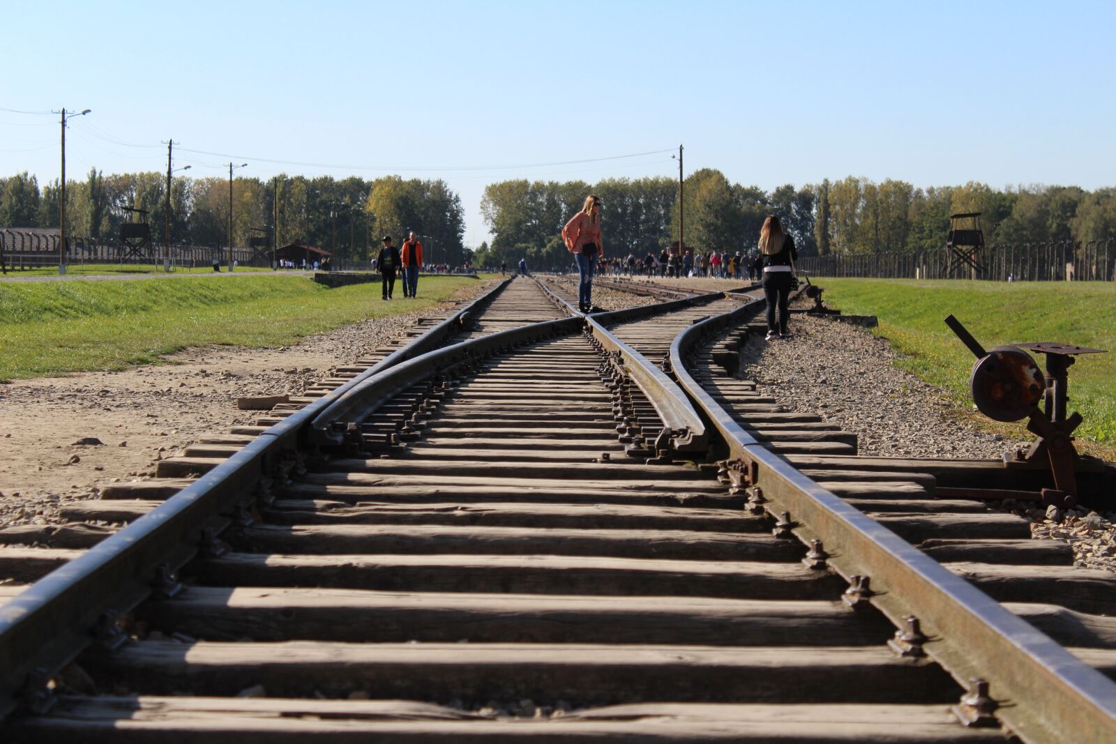 Canon EOS 1300D (EOS Rebel T6 / EOS Kiss X80) sample photo. Binary, auschwitz, poland photography